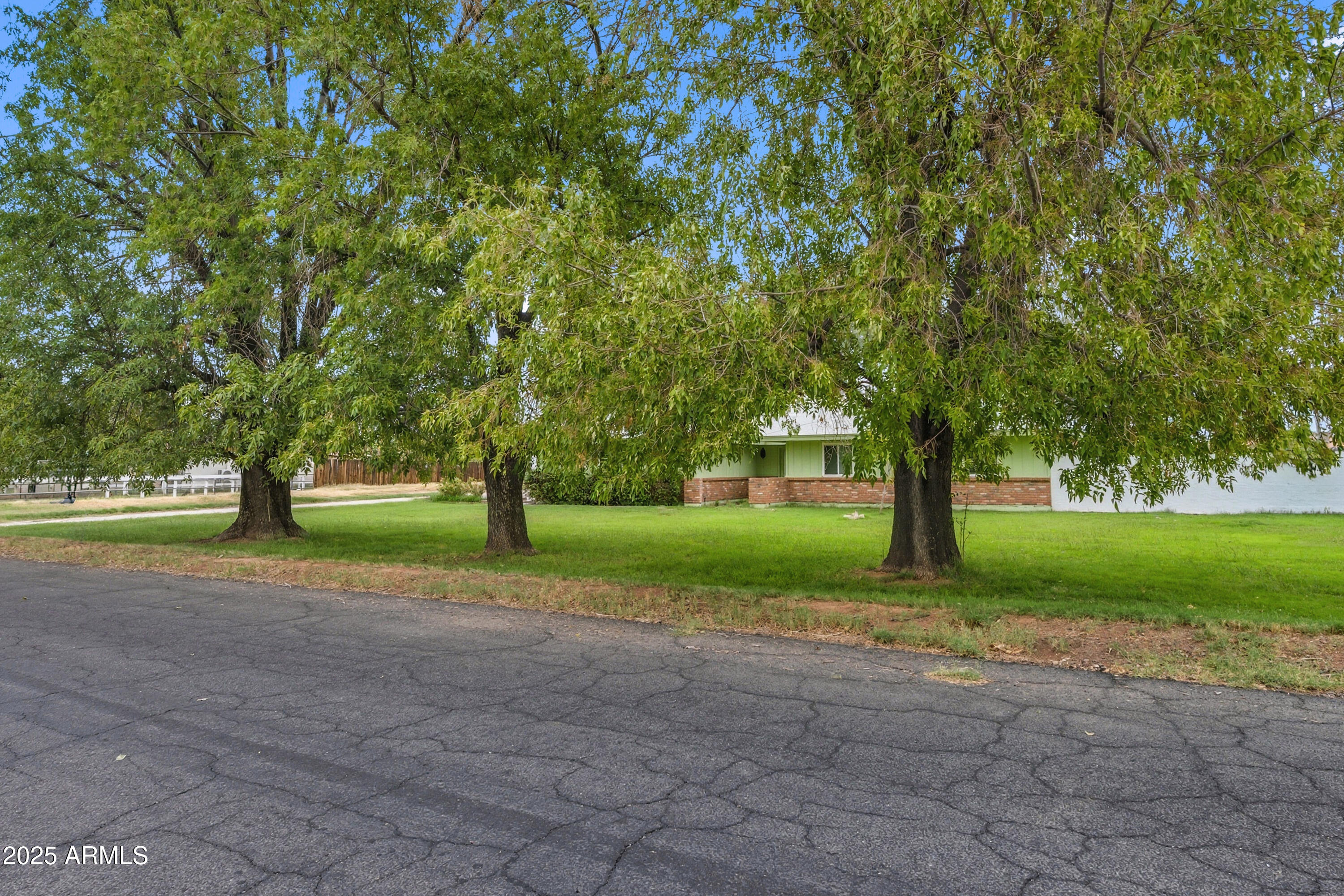 1219 N Porter Place