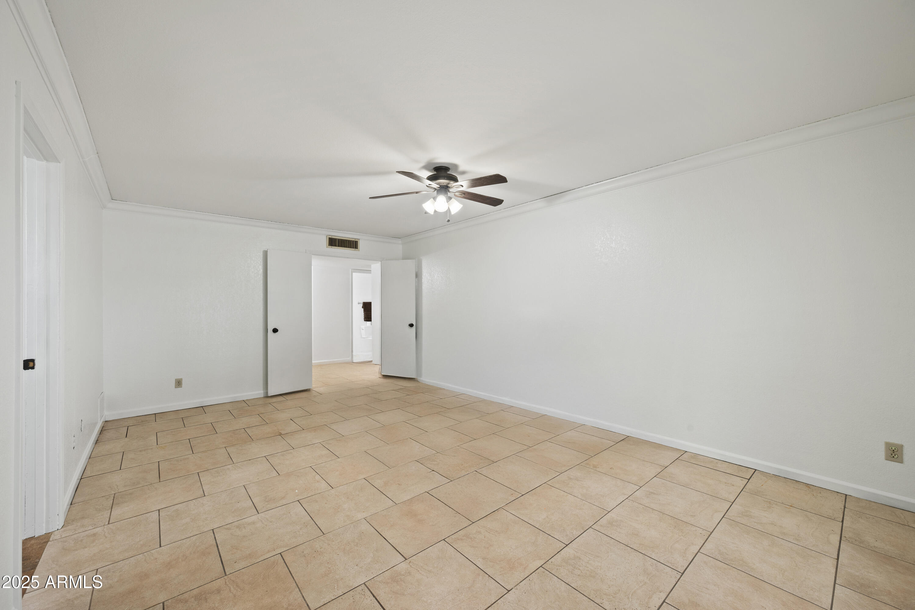 1219 N Porter Place
