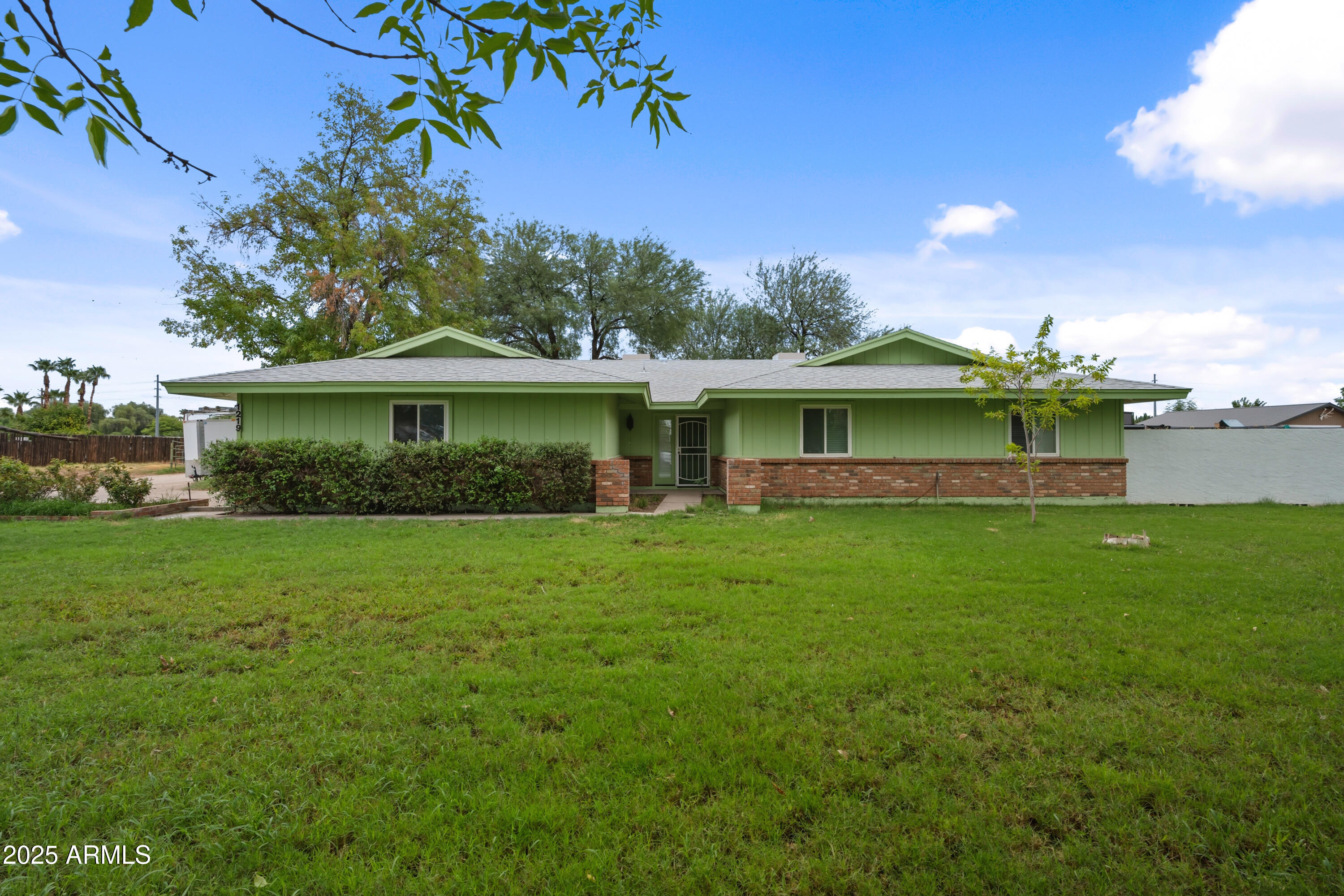 1219 N Porter Place
