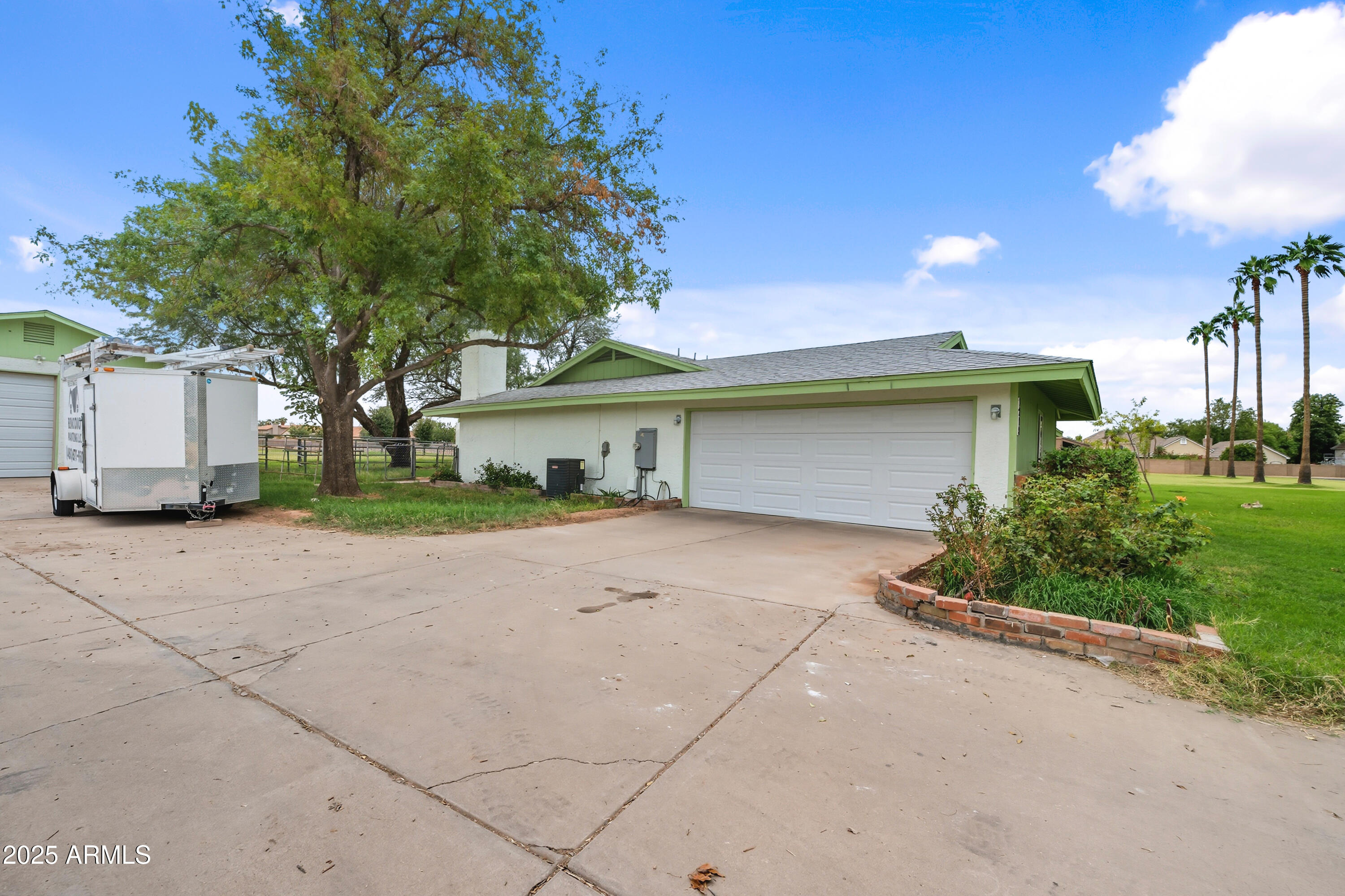 1219 N Porter Place