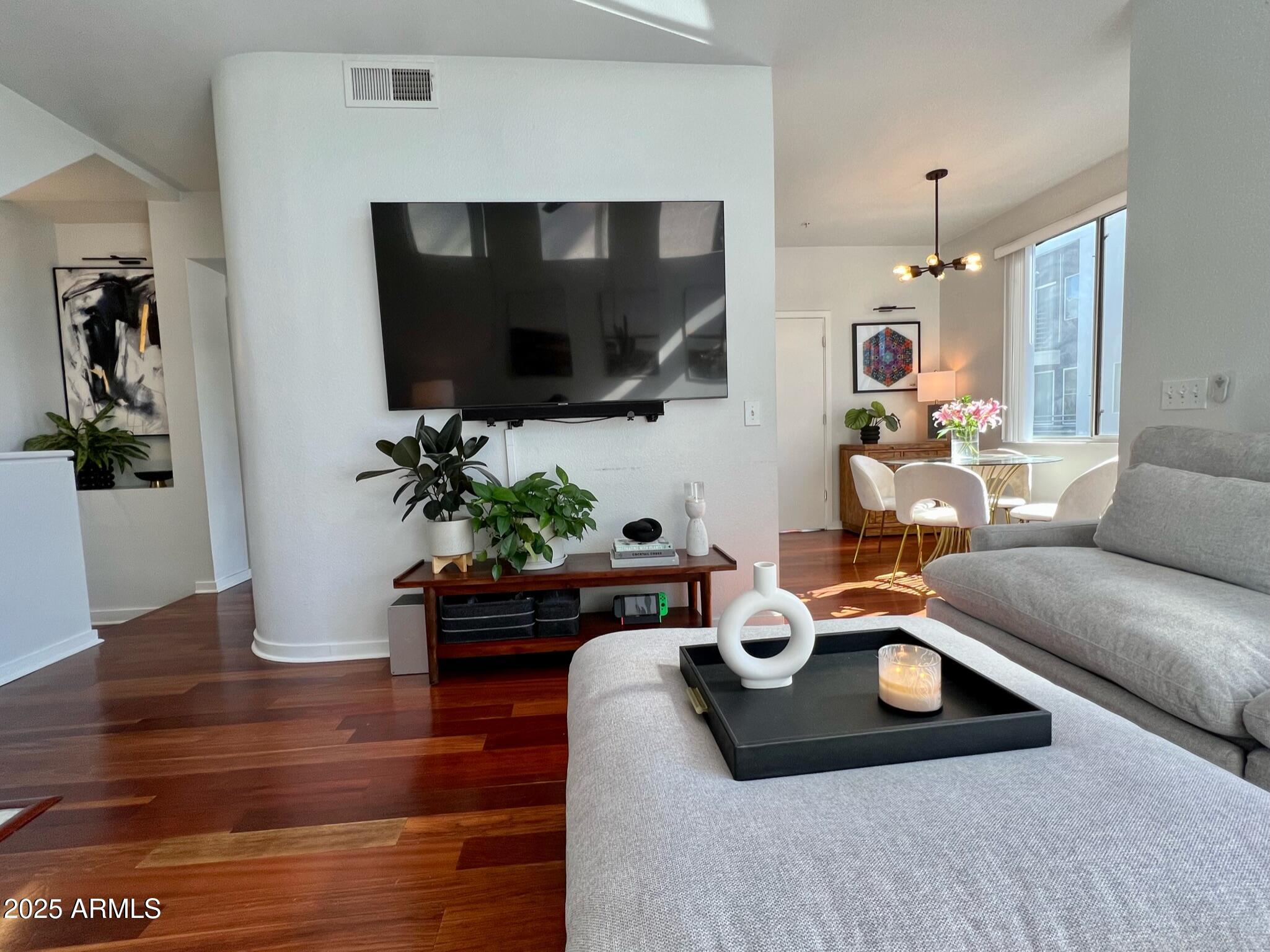 3633 N 3RD Avenue, 2051