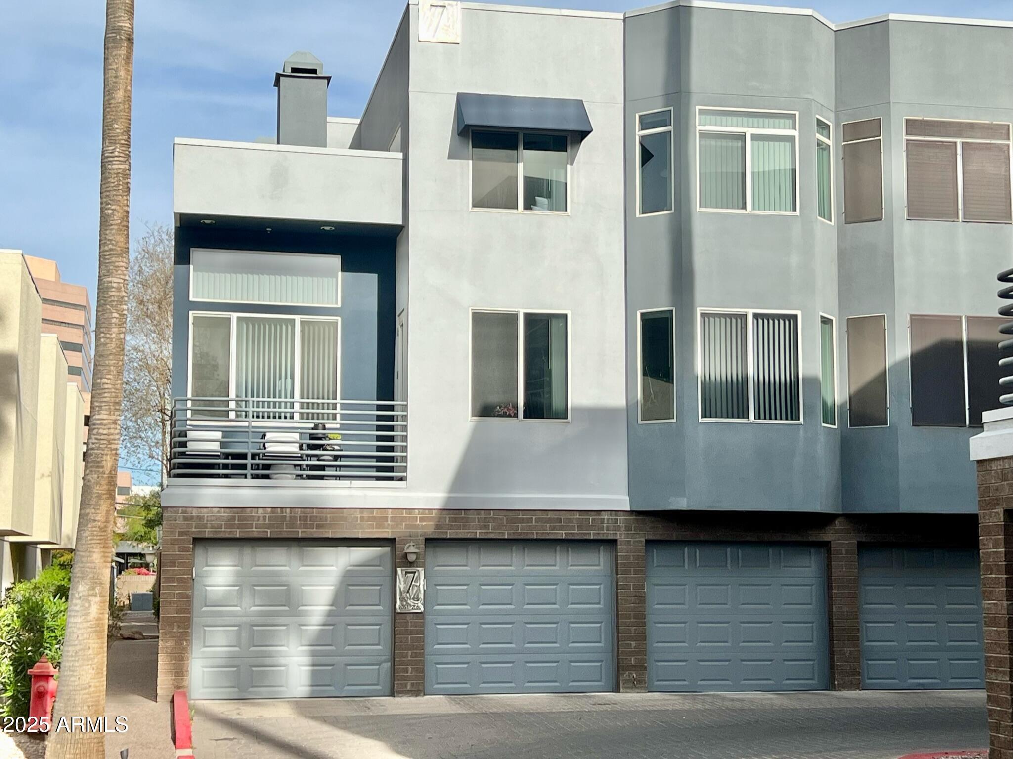 3633 N 3RD Avenue, 2051