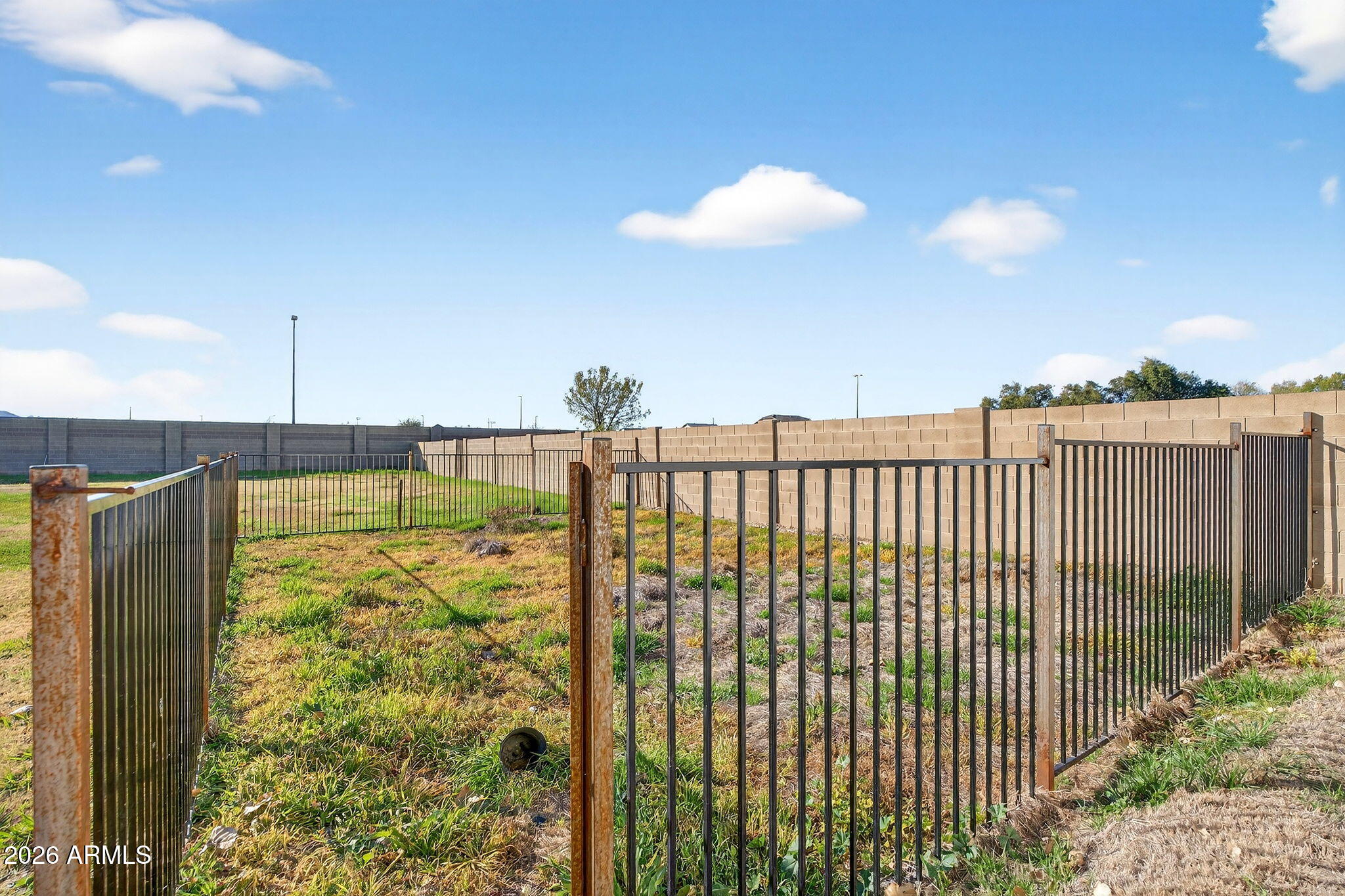 2223 E CLAXTON Street