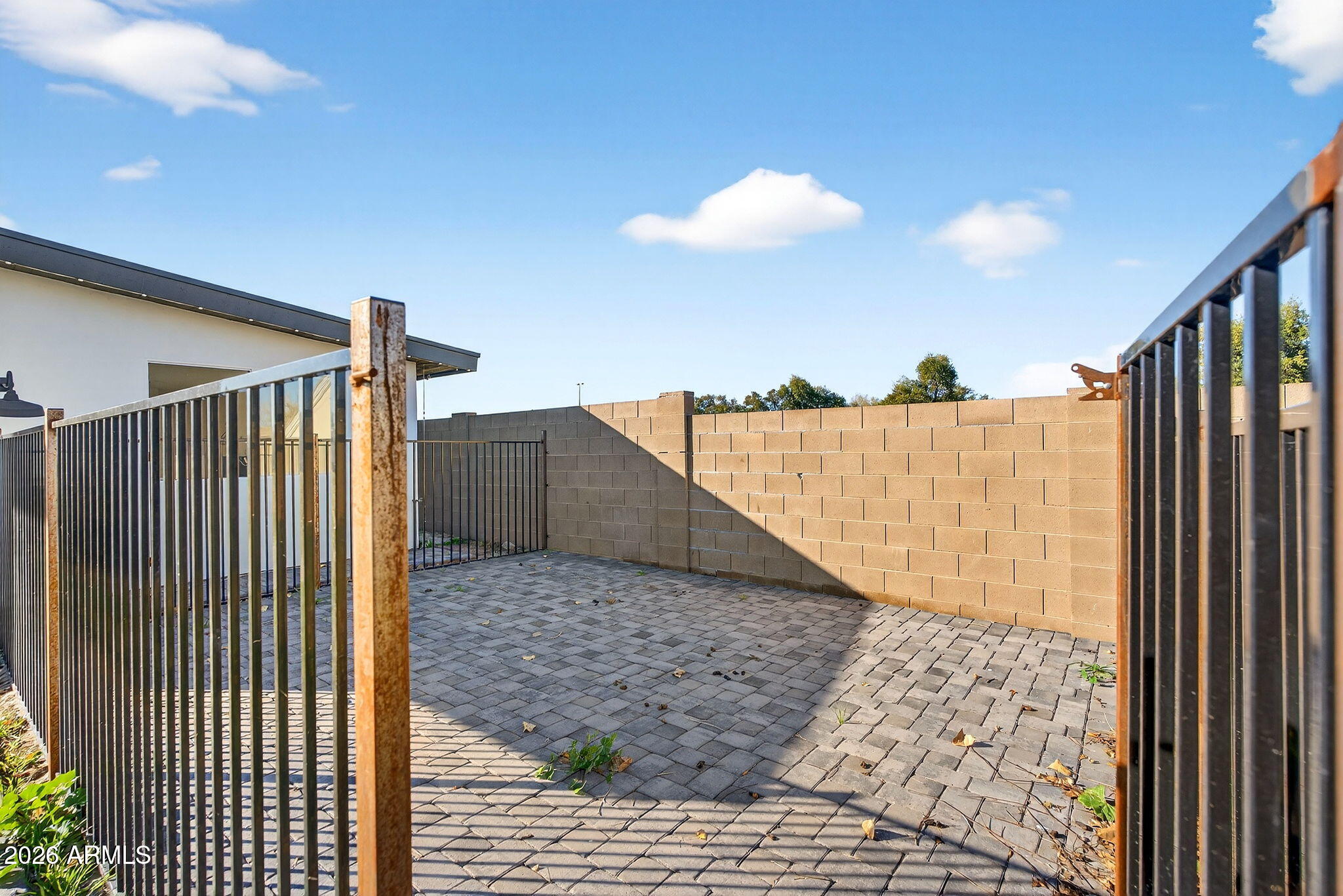 2223 E CLAXTON Street