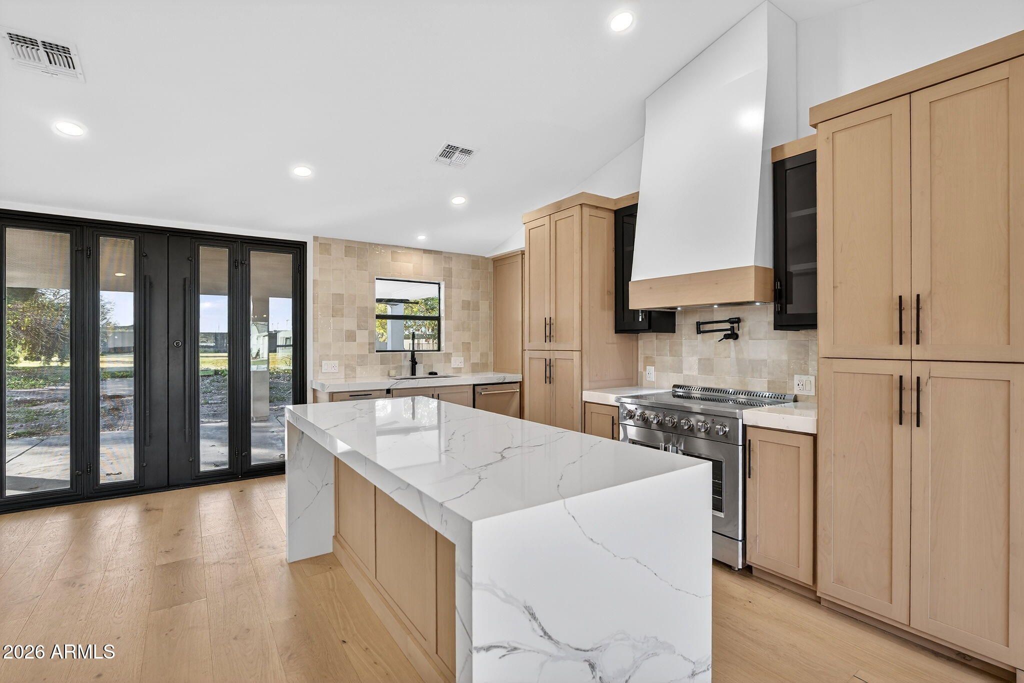 2223 E CLAXTON Street