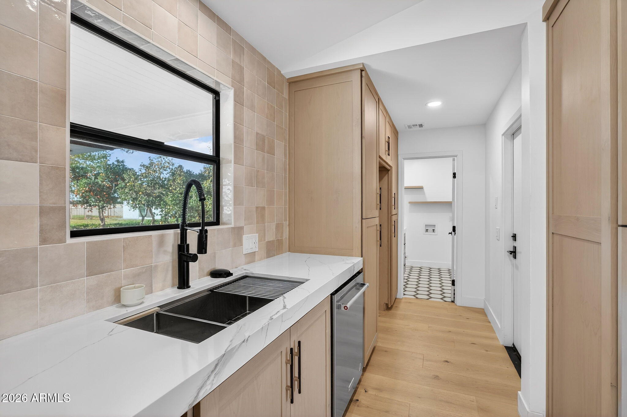 2223 E CLAXTON Street