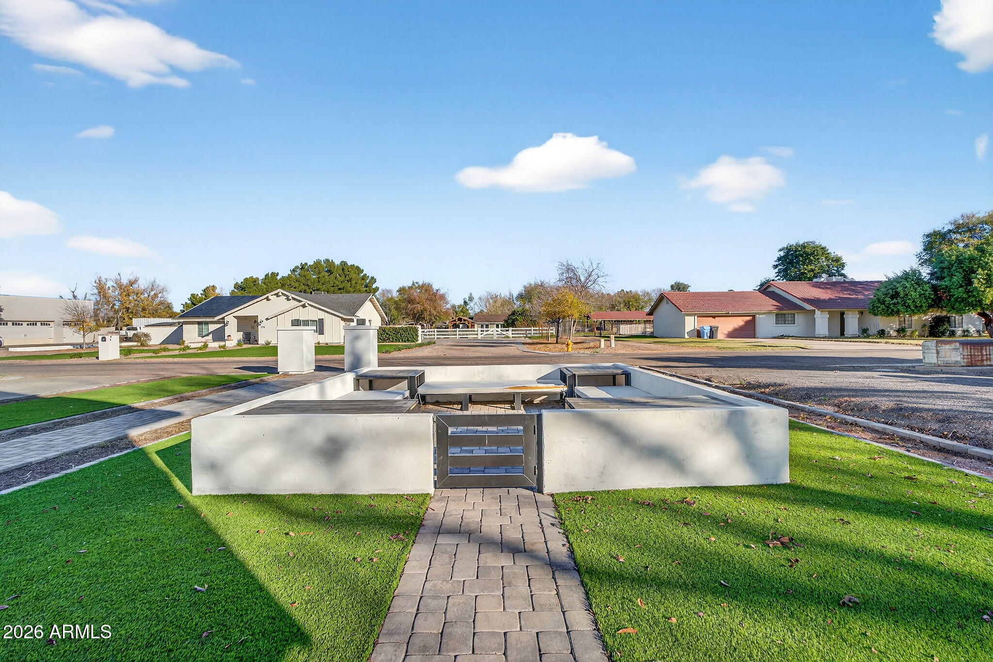 2223 E CLAXTON Street