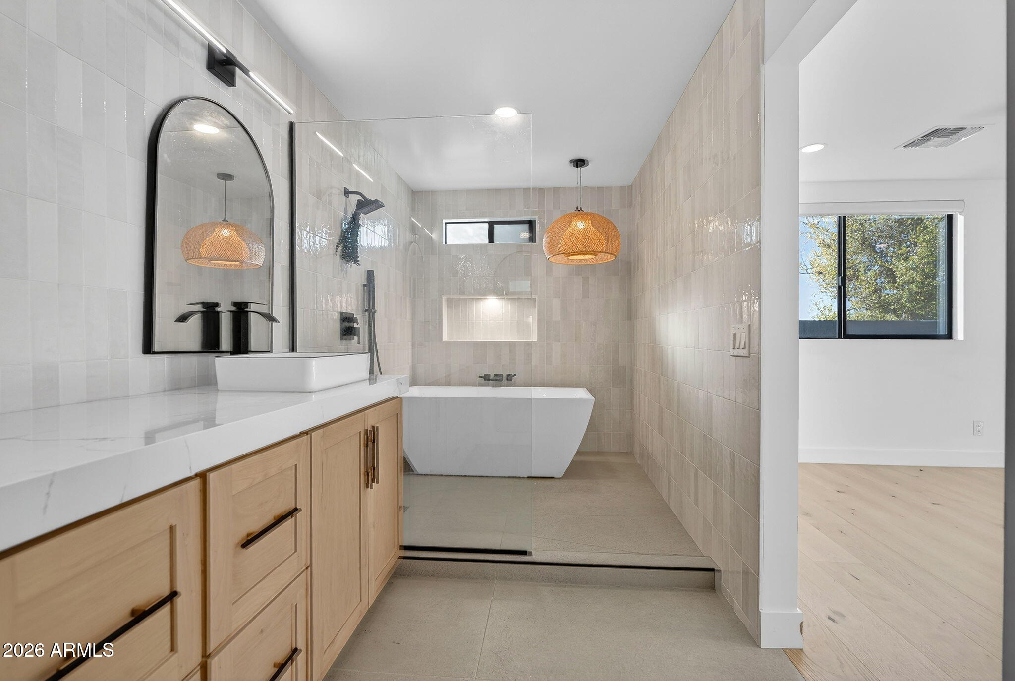 2223 E CLAXTON Street