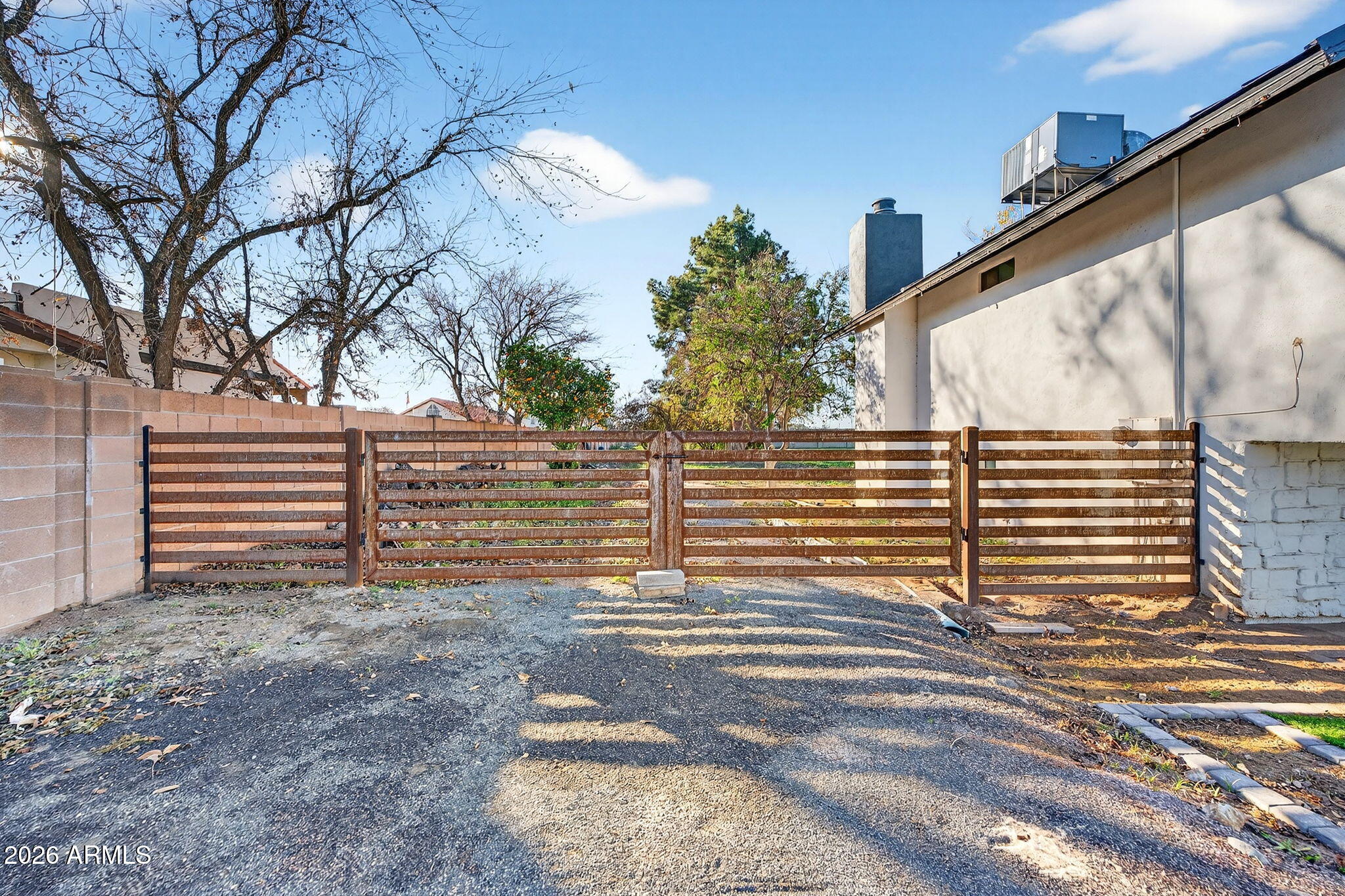 2223 E CLAXTON Street