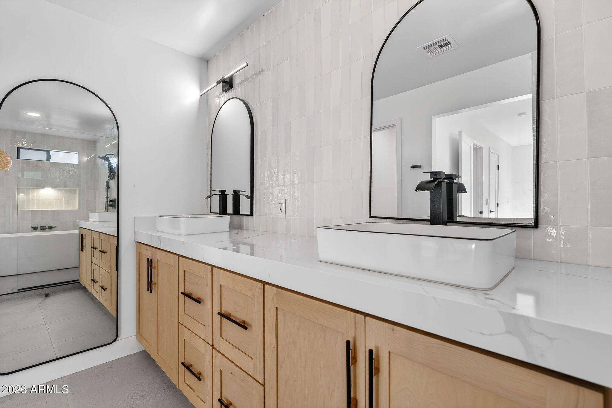 2223 E CLAXTON Street