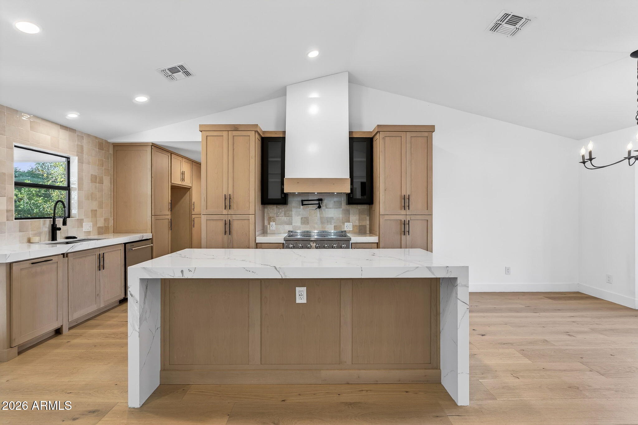 2223 E CLAXTON Street