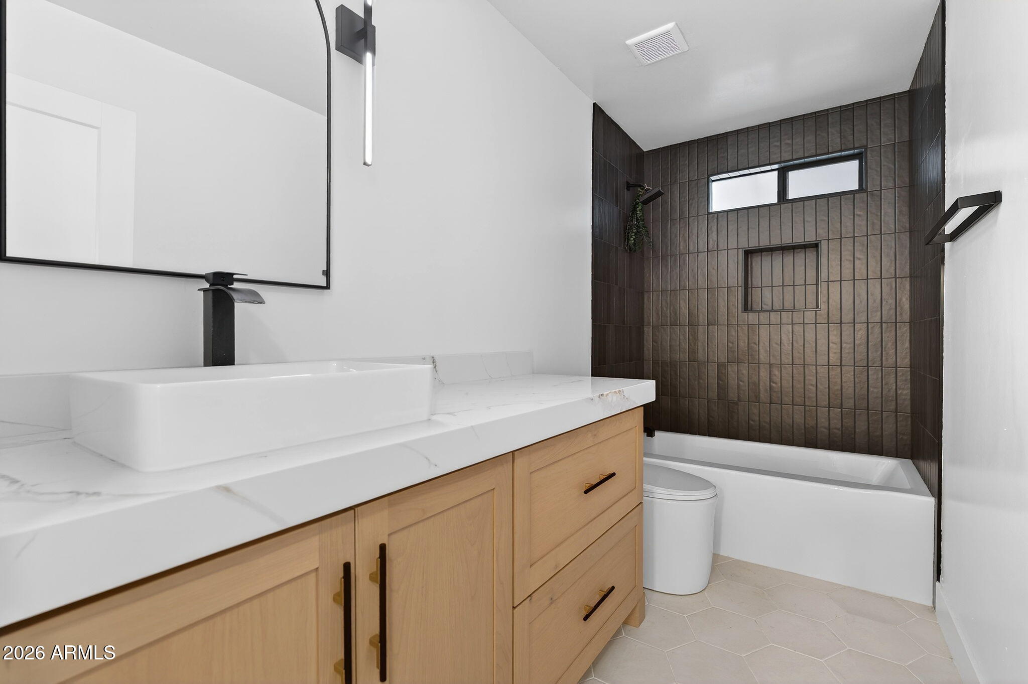 2223 E CLAXTON Street