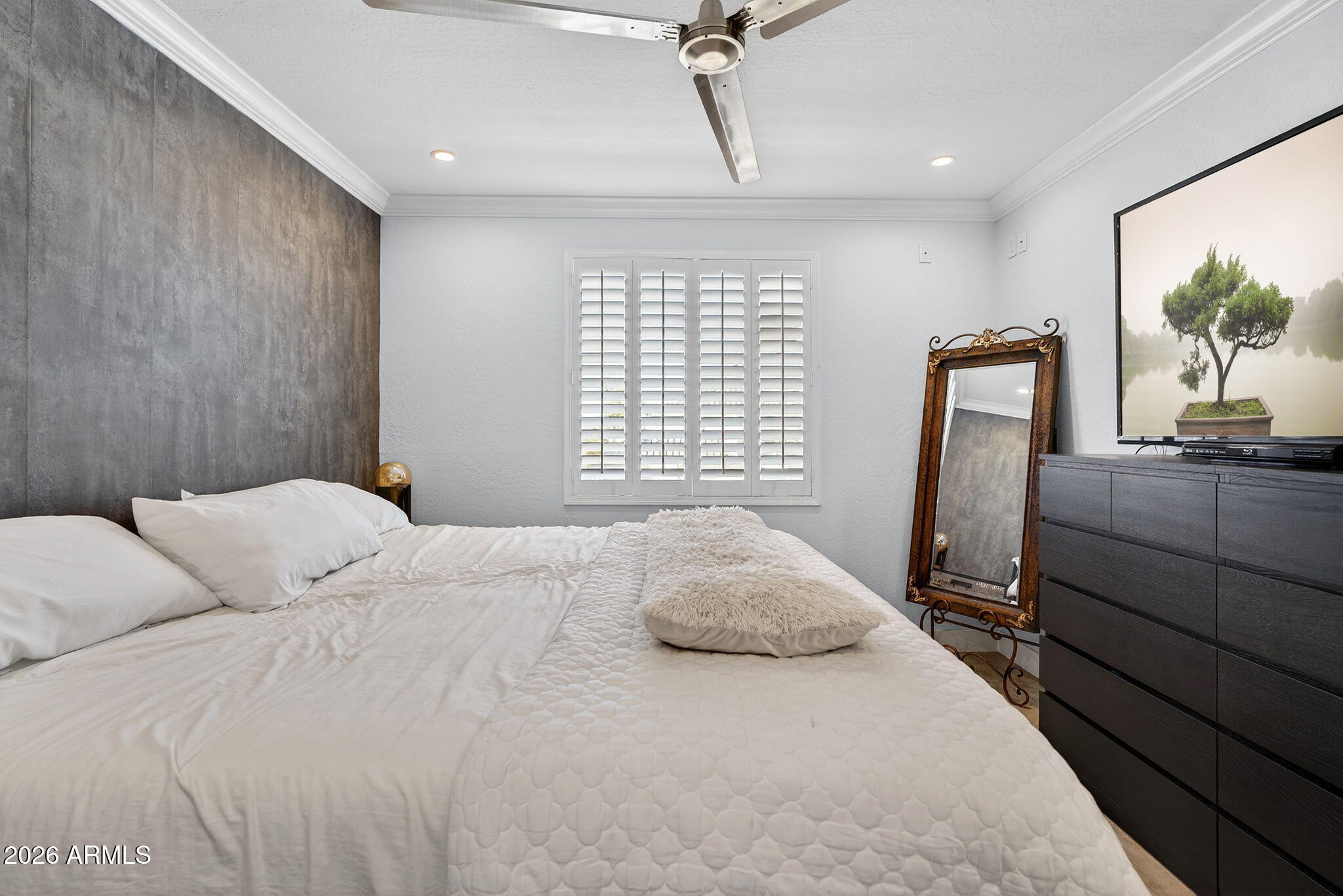 706 E WASHINGTON Street 207