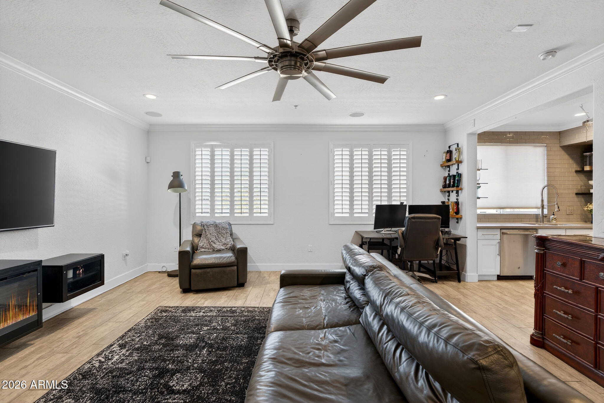 706 E WASHINGTON Street 207