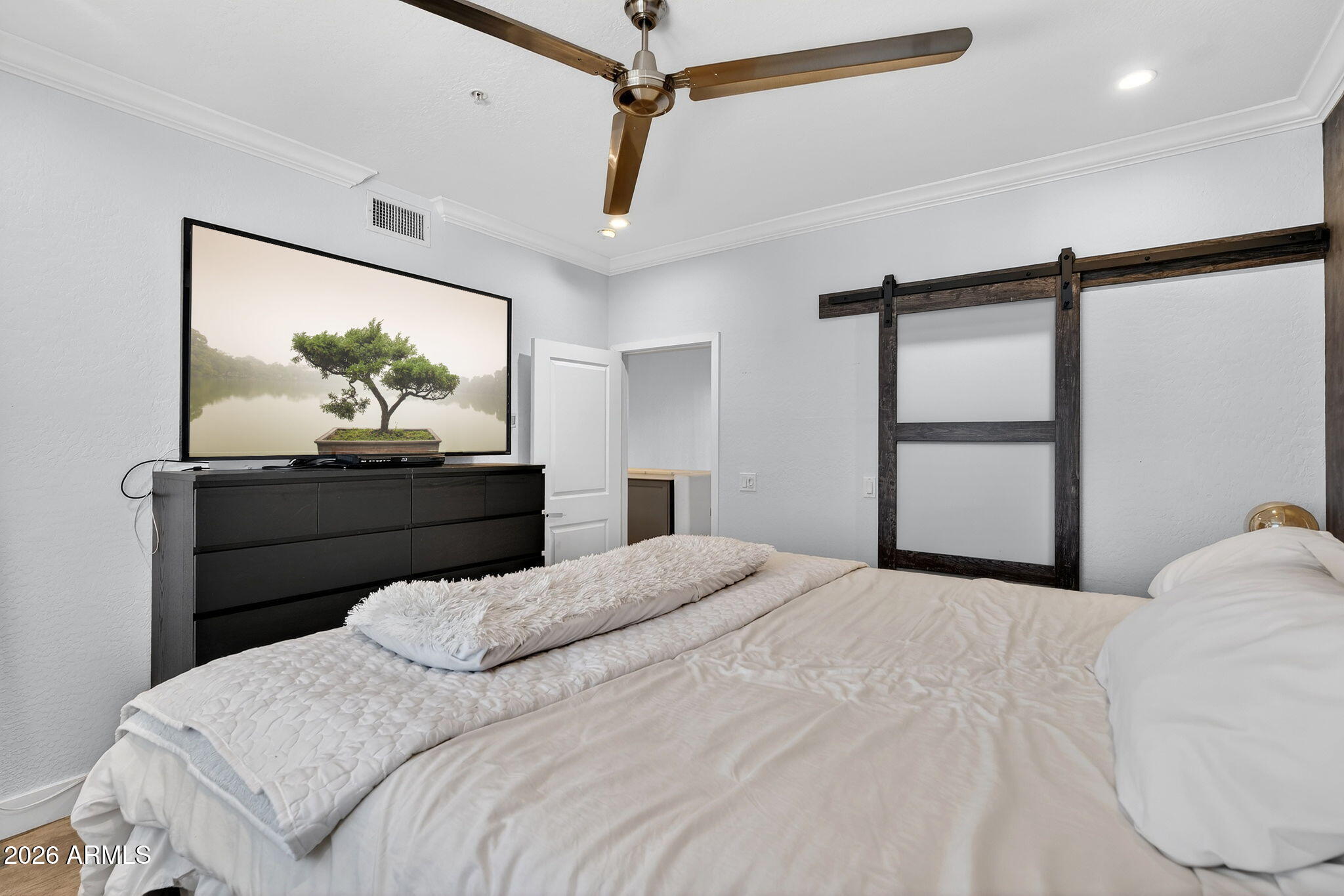 706 E WASHINGTON Street 207