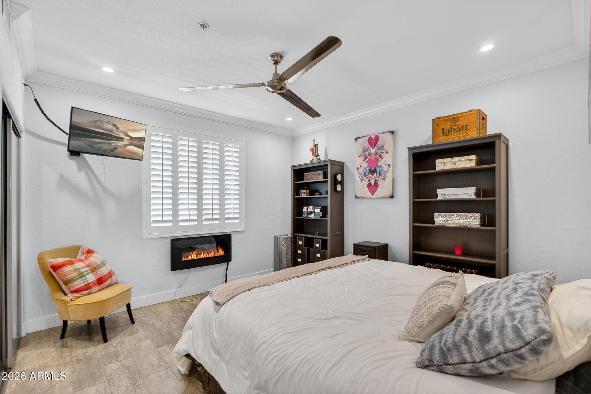 706 E WASHINGTON Street 207