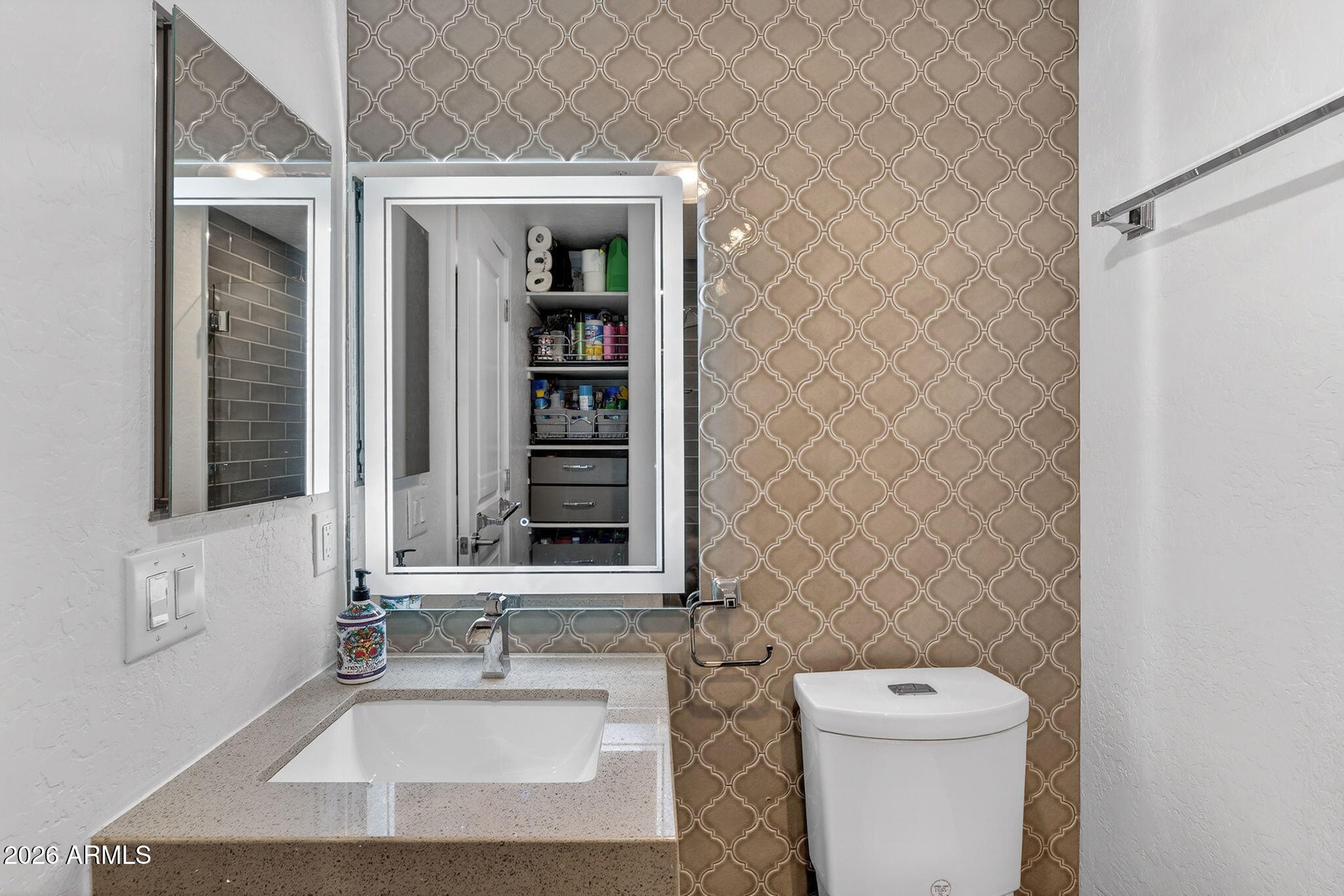 706 E WASHINGTON Street 207