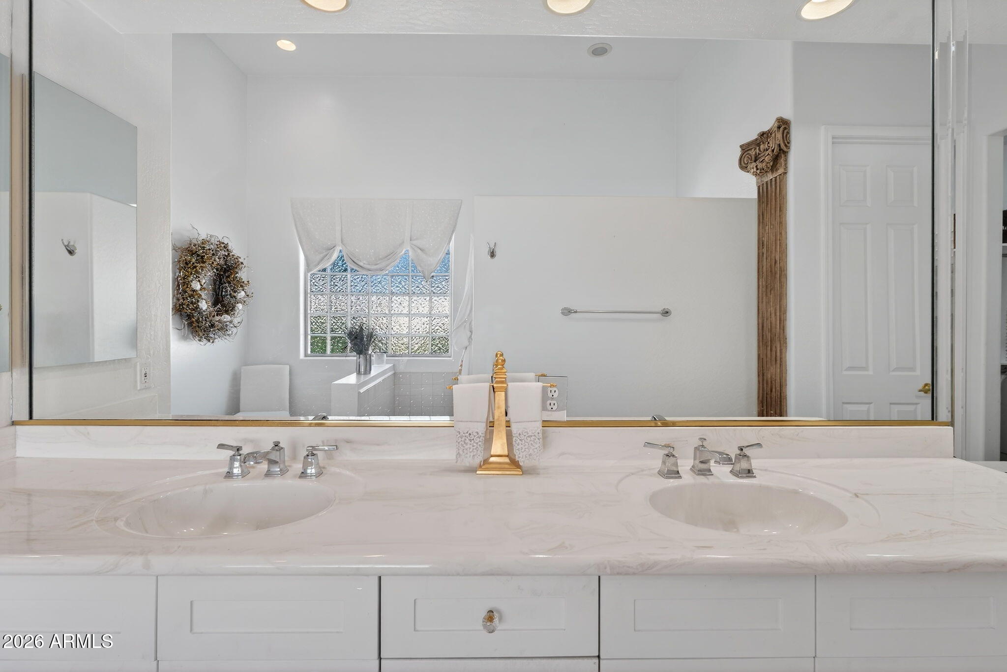 1961 S SANTA ANNA Drive