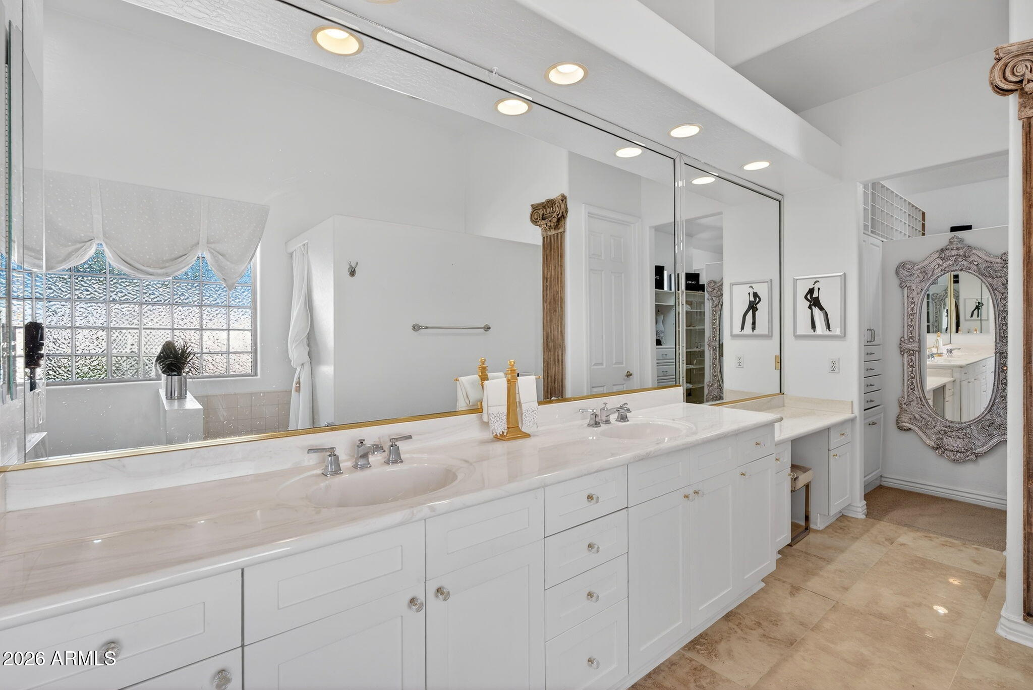 1961 S SANTA ANNA Drive