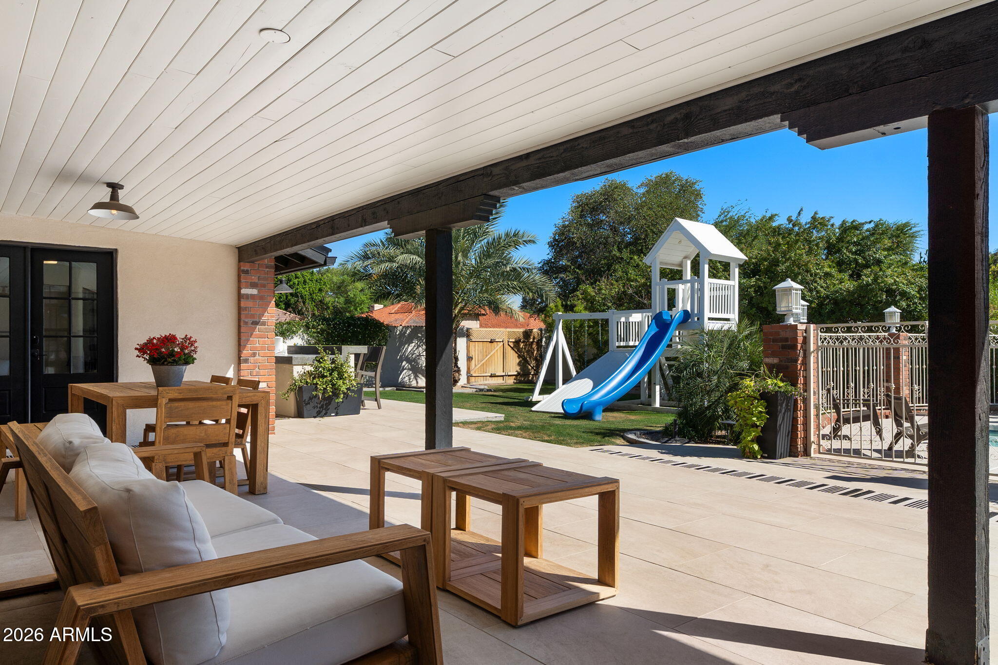 1441 E CAROLINE Lane