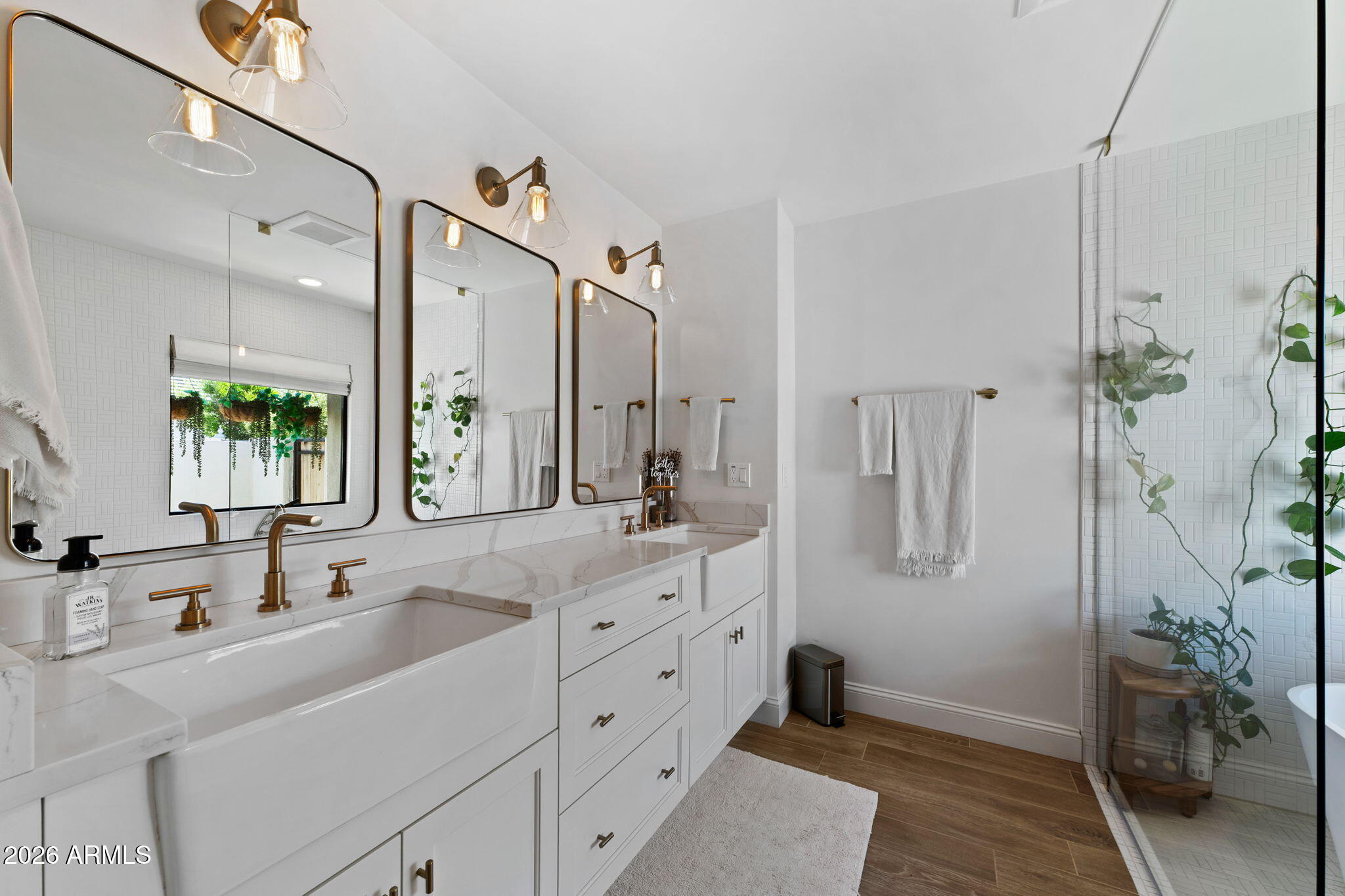 1441 E CAROLINE Lane