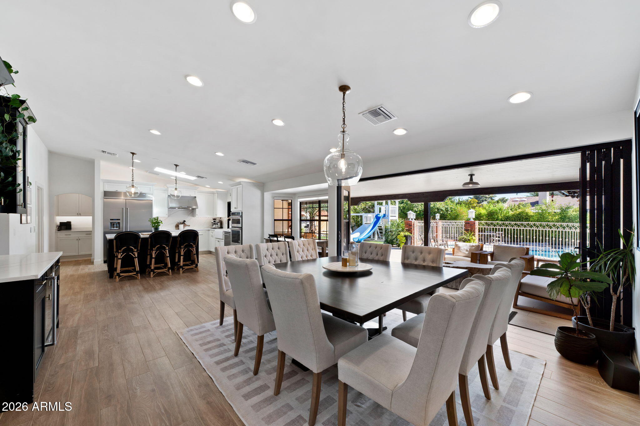 1441 E CAROLINE Lane