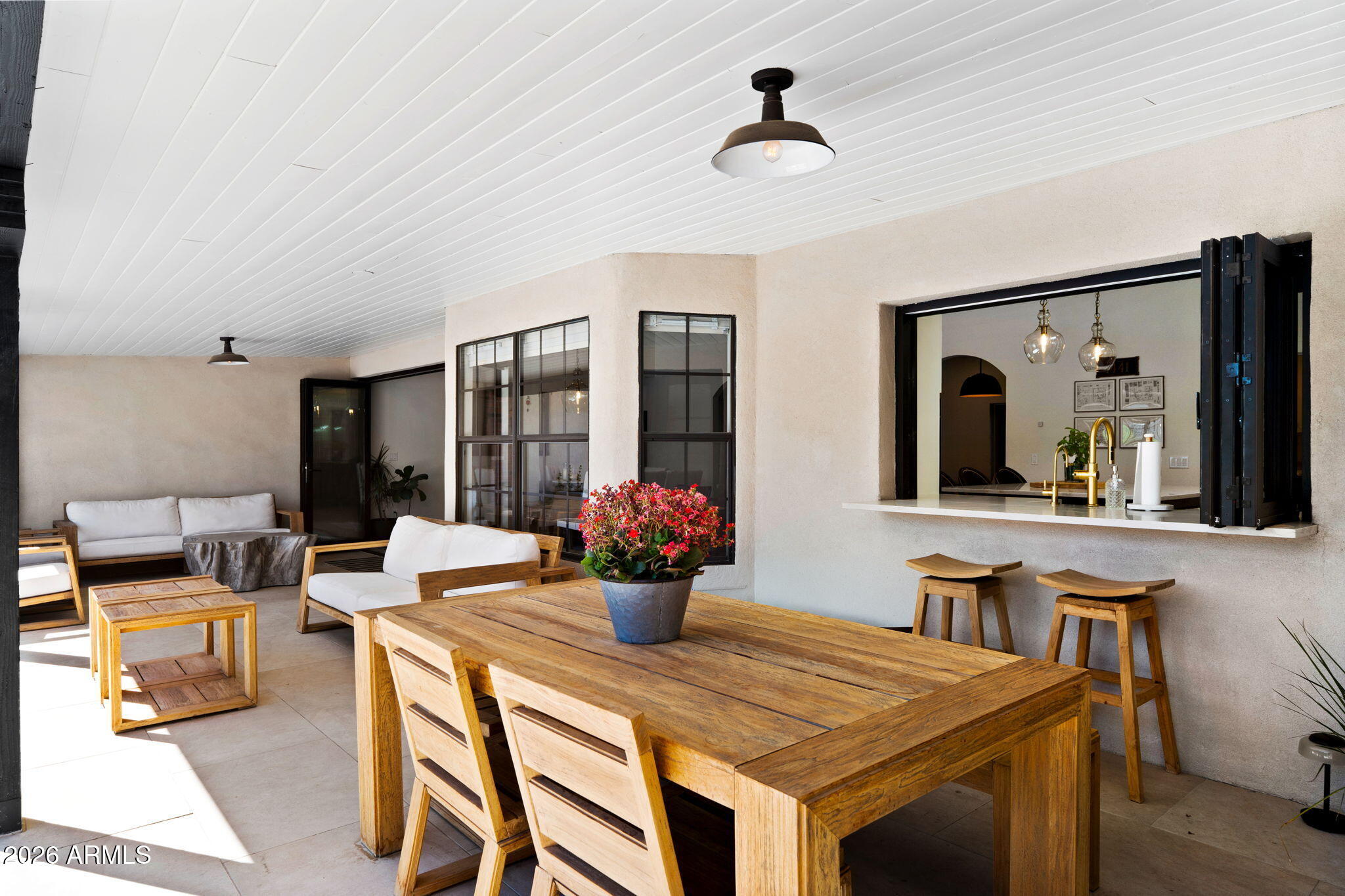 1441 E CAROLINE Lane