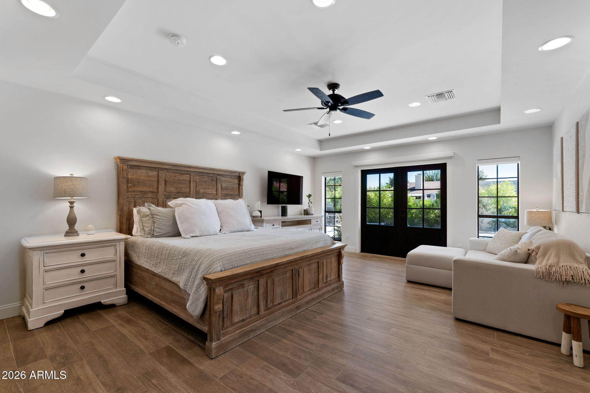 1441 E CAROLINE Lane