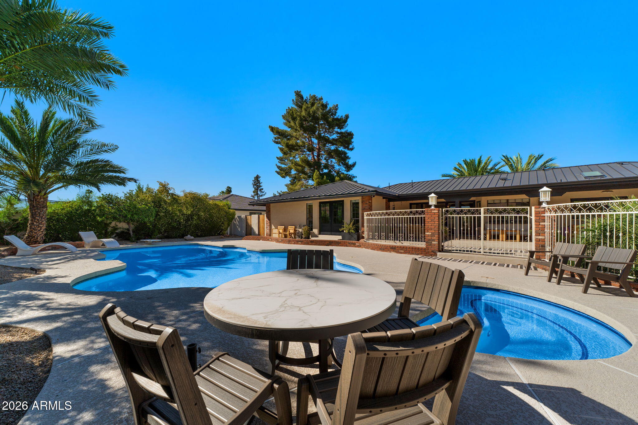 1441 E CAROLINE Lane