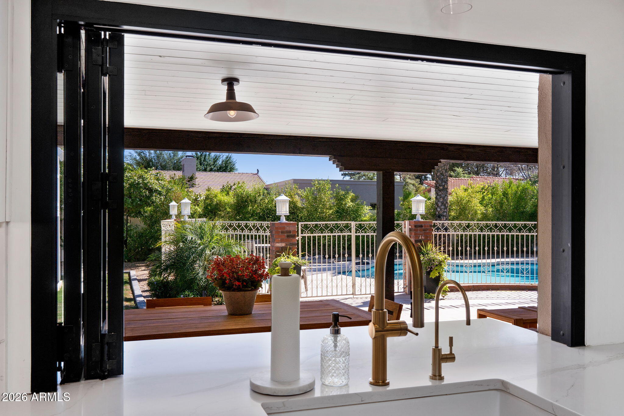 1441 E CAROLINE Lane