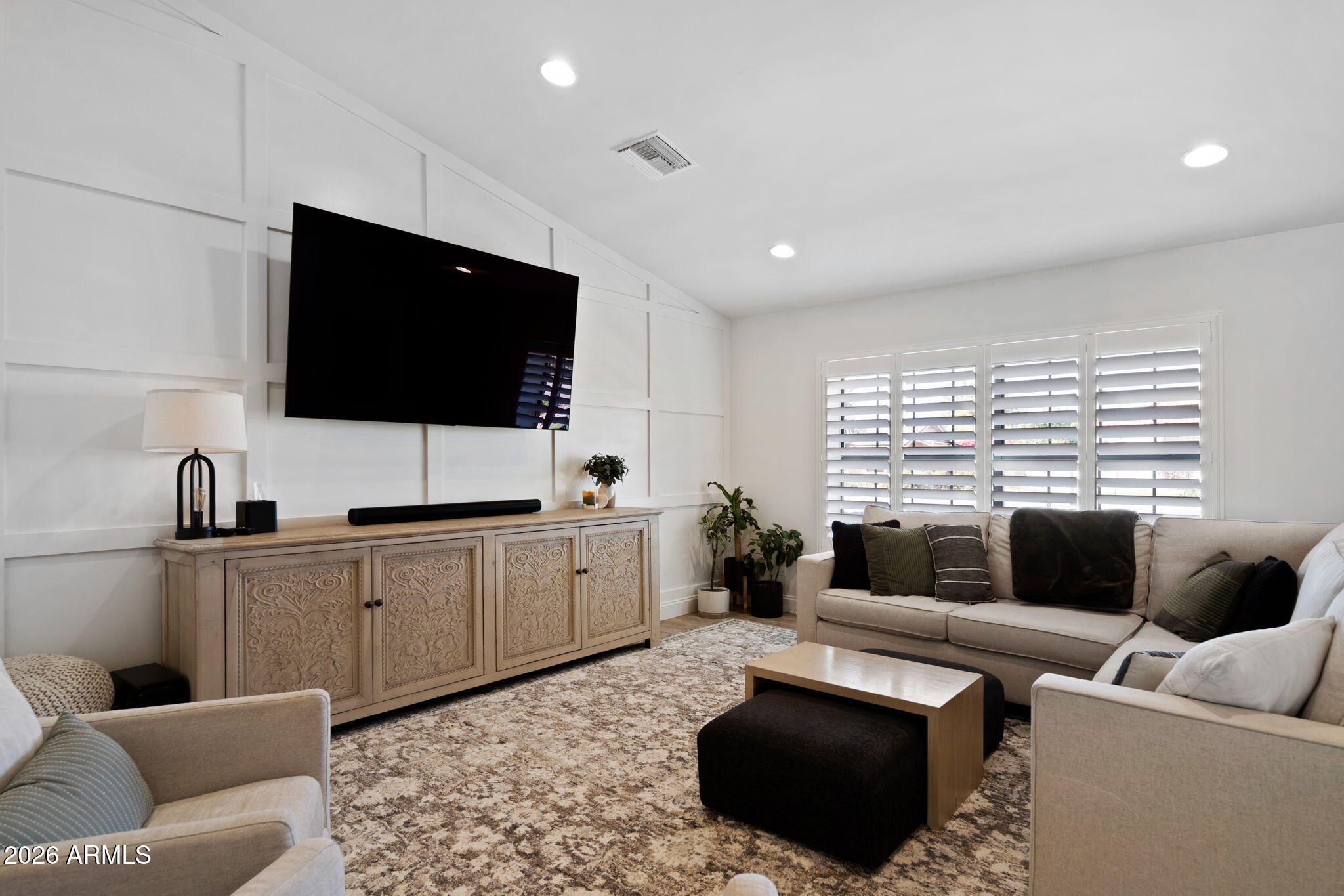 1441 E CAROLINE Lane