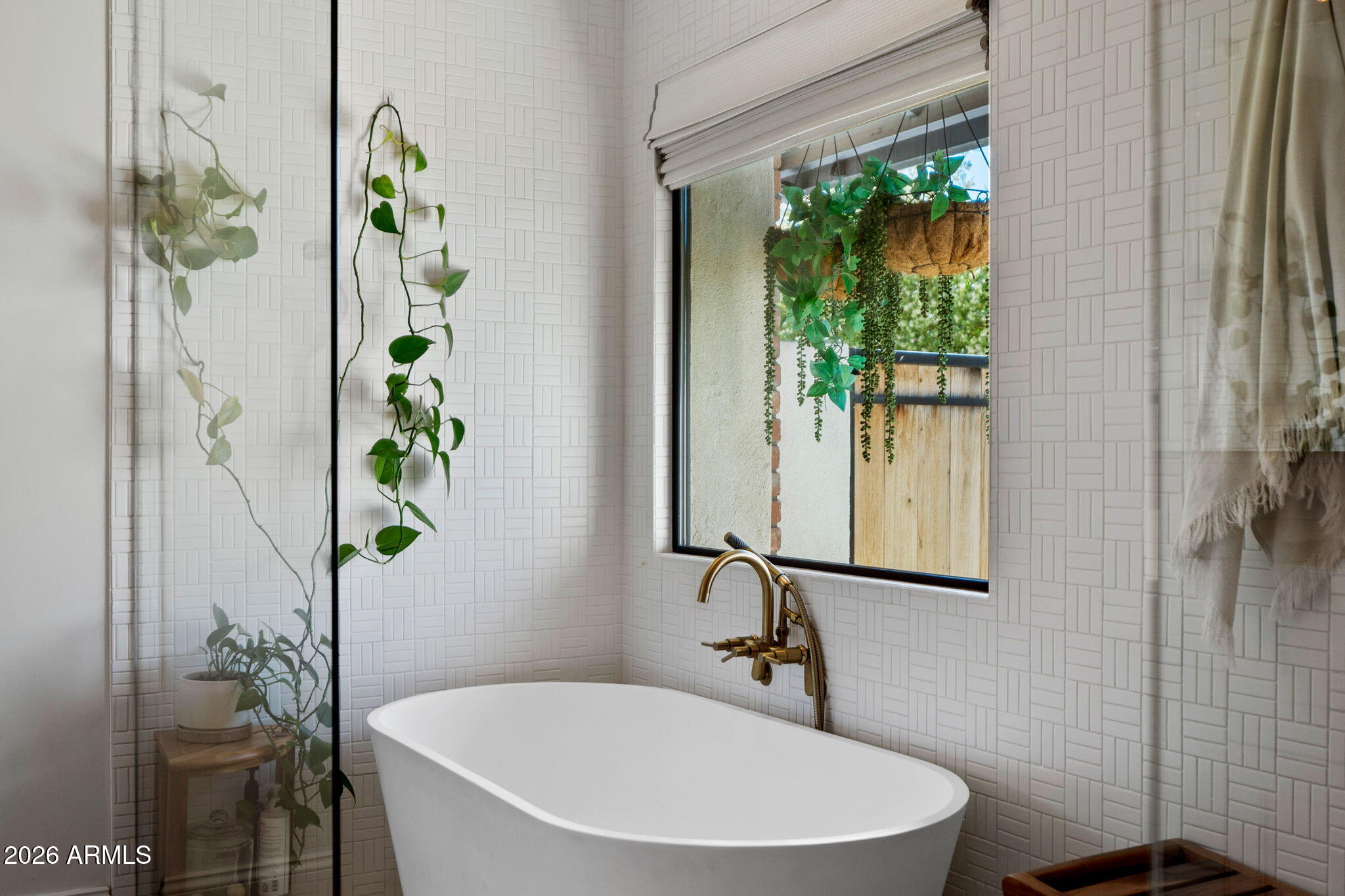 1441 E CAROLINE Lane