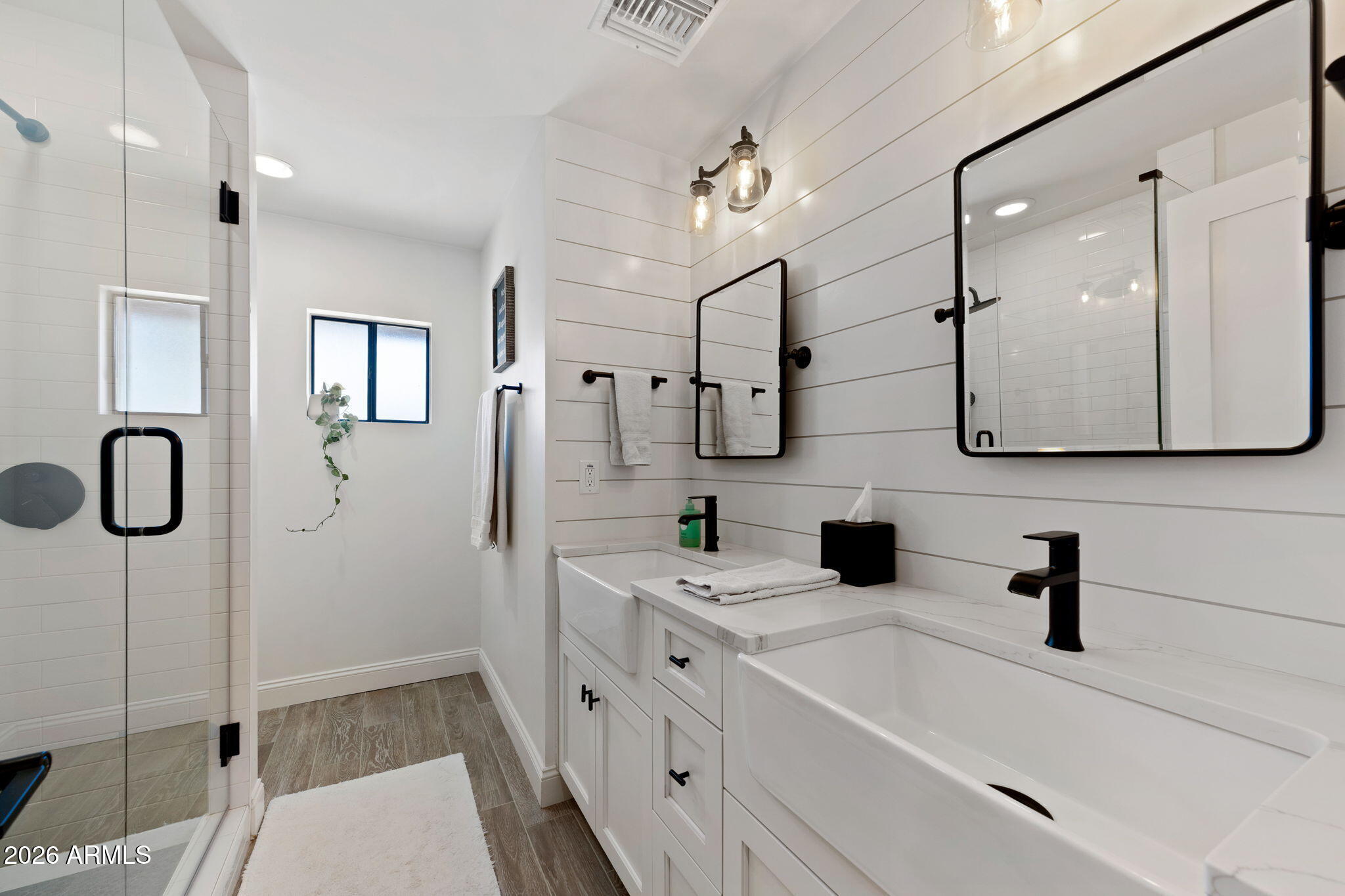 1441 E CAROLINE Lane