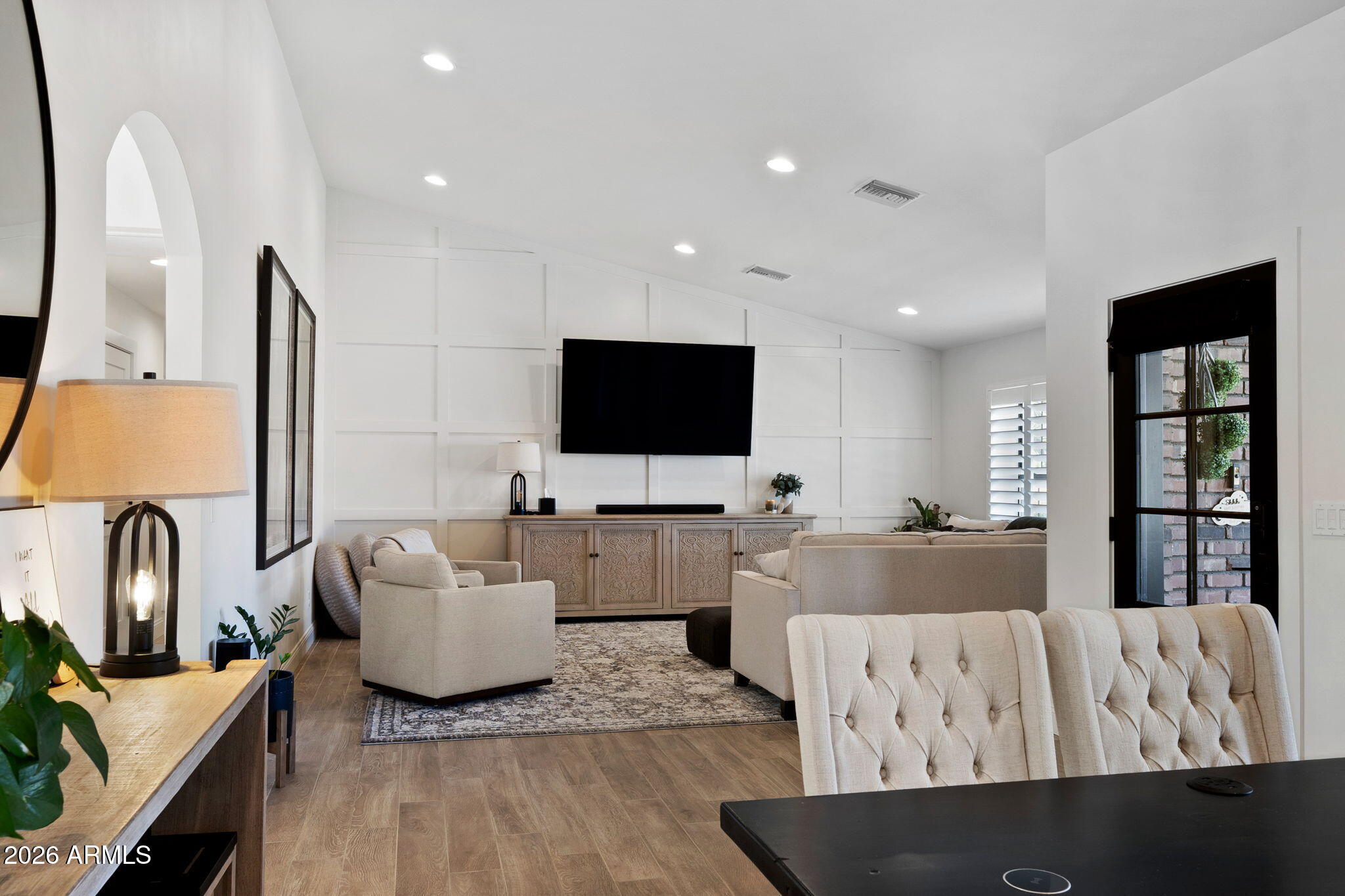 1441 E CAROLINE Lane