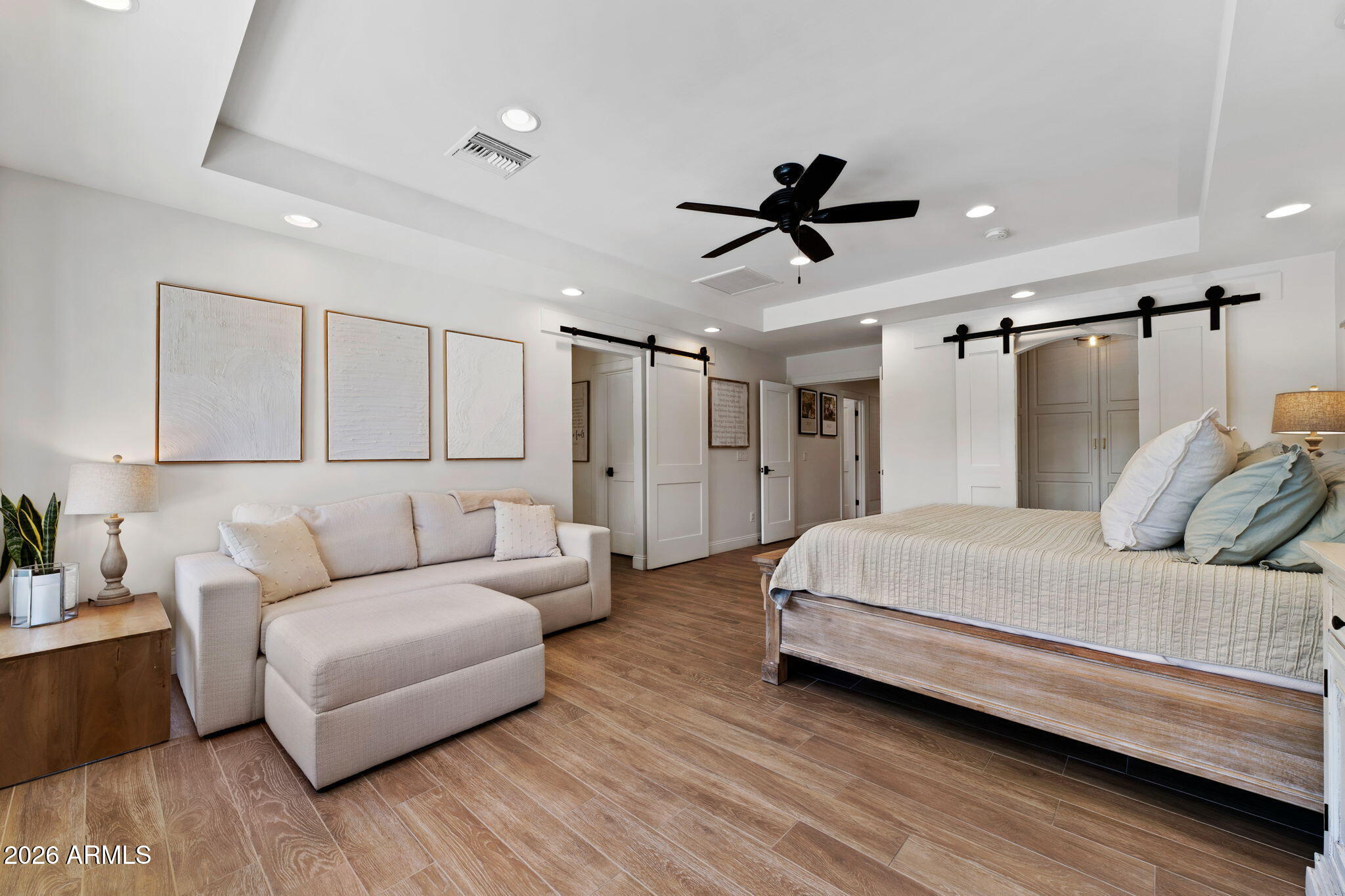 1441 E CAROLINE Lane