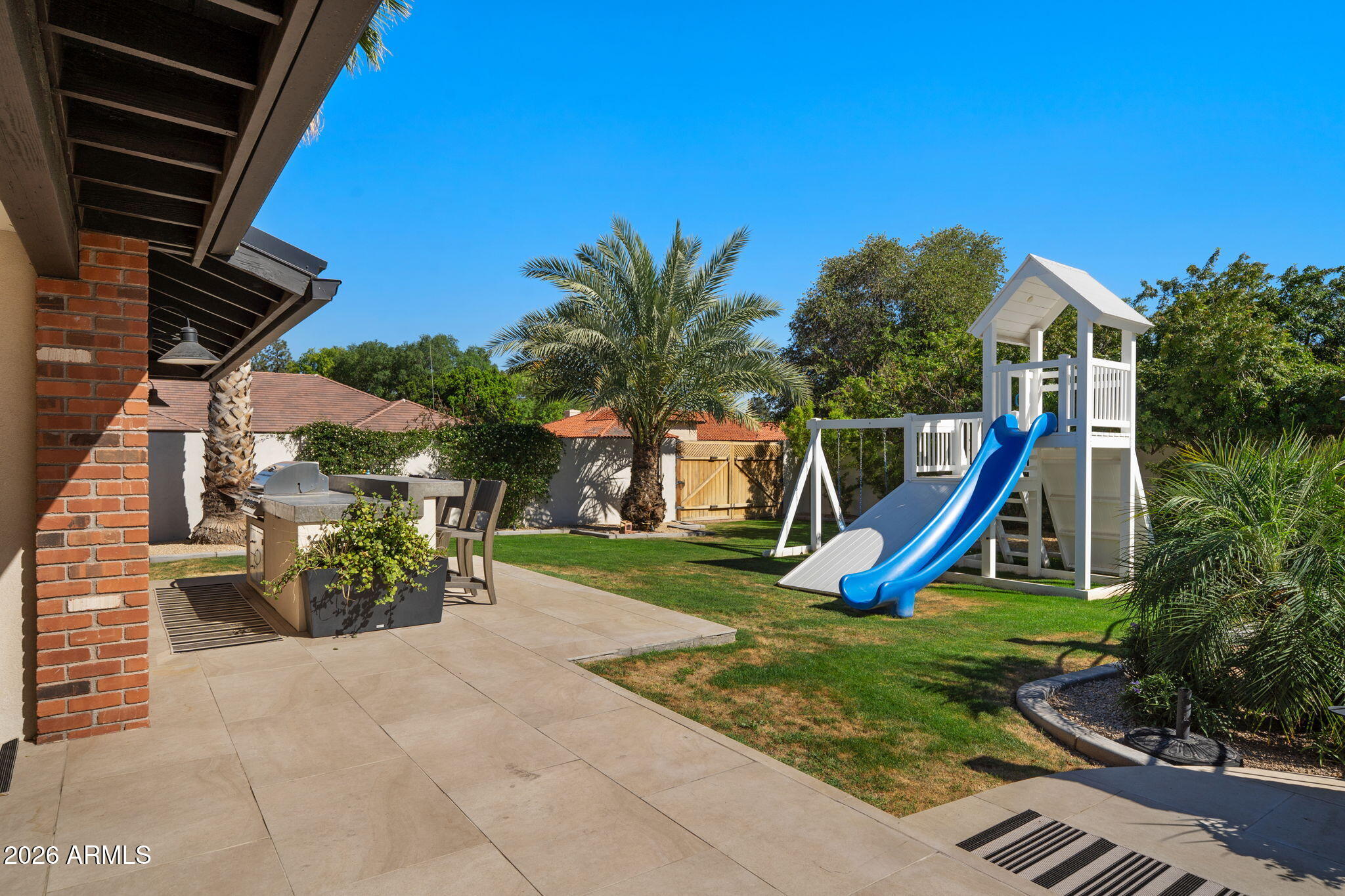 1441 E CAROLINE Lane