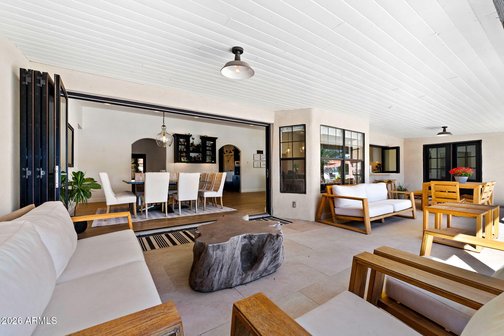 1441 E CAROLINE Lane