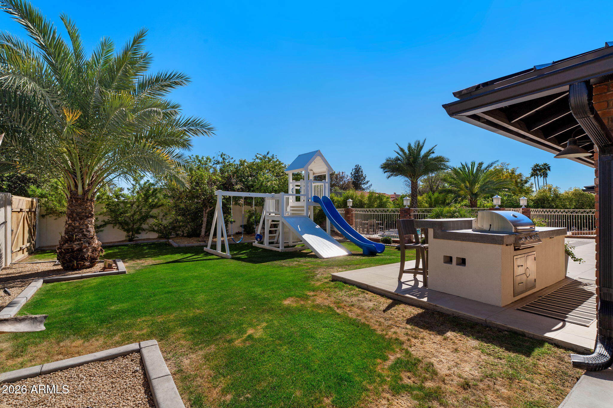 1441 E CAROLINE Lane