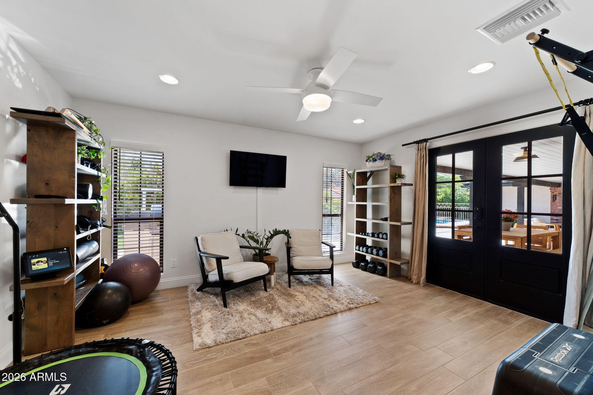 1441 E CAROLINE Lane