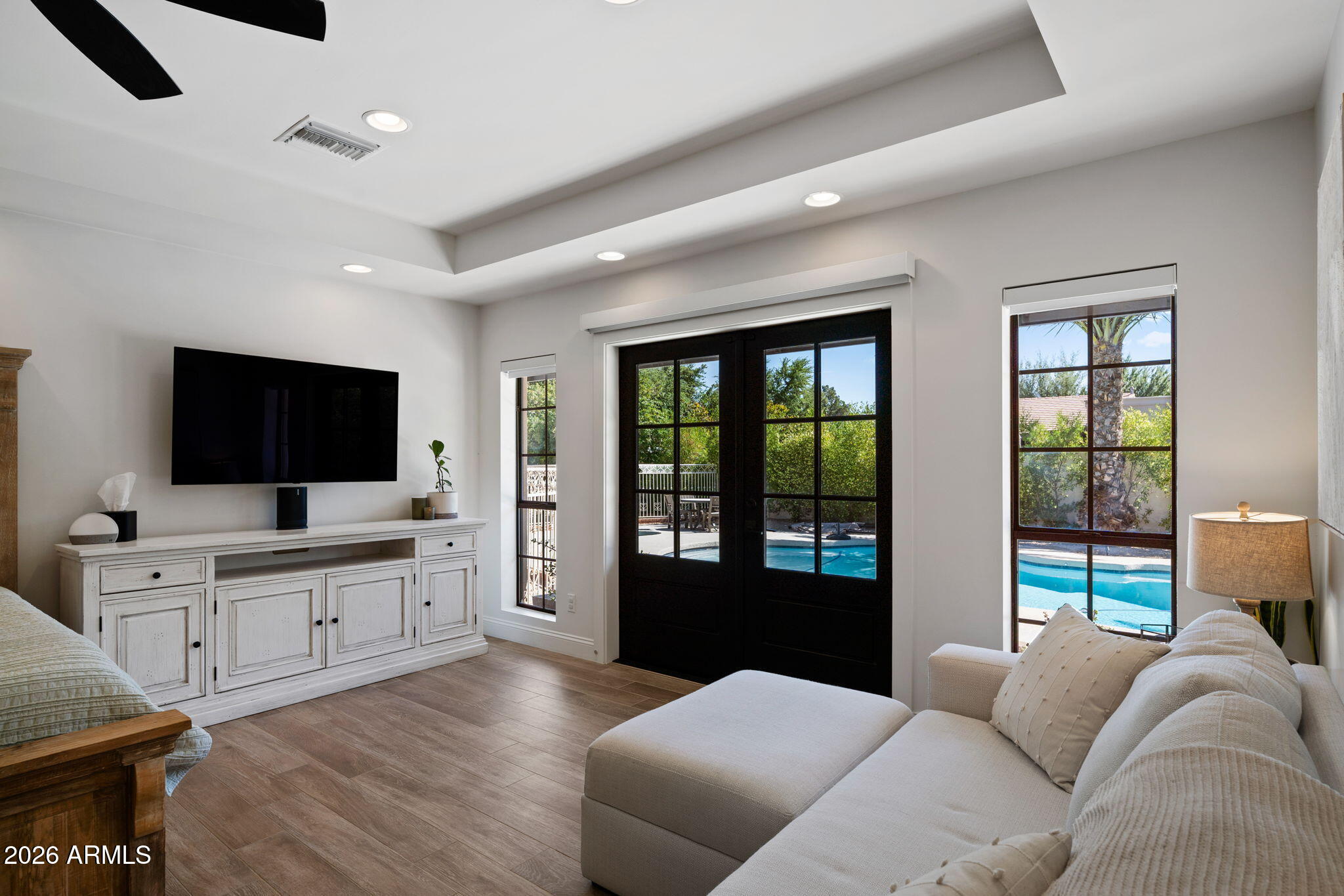 1441 E CAROLINE Lane