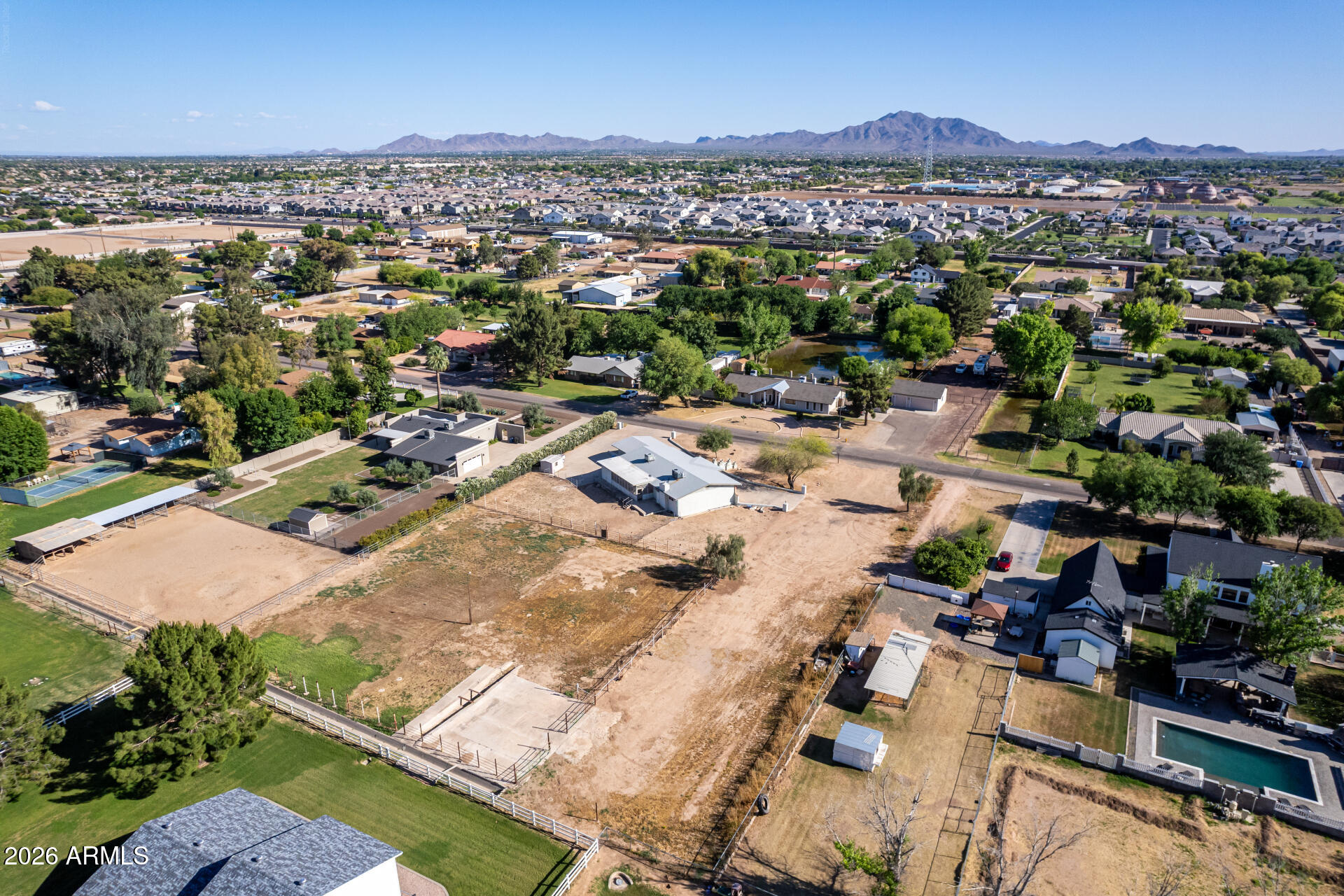 2200 E MELROSE Street