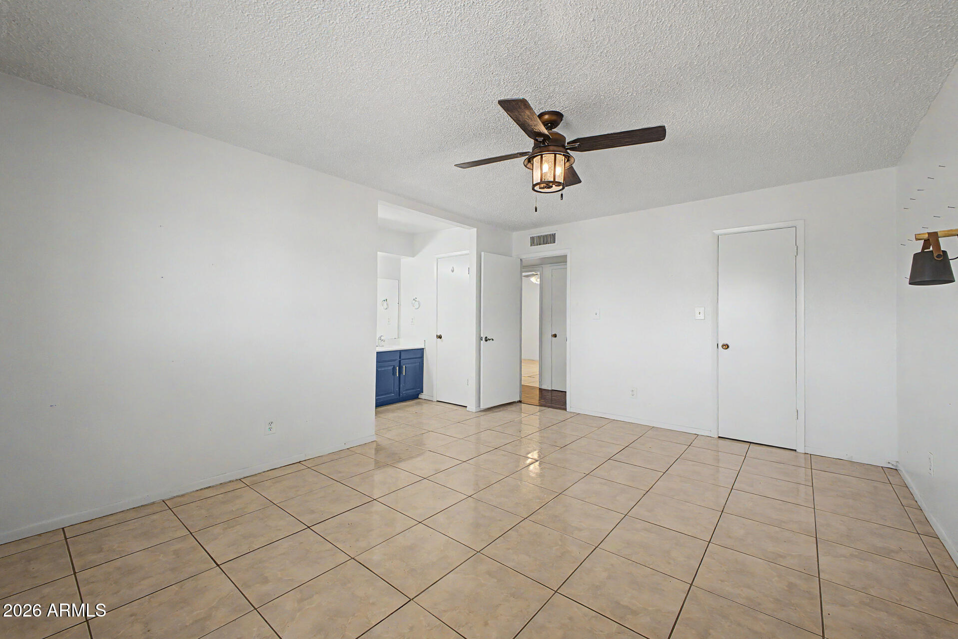 2200 E MELROSE Street