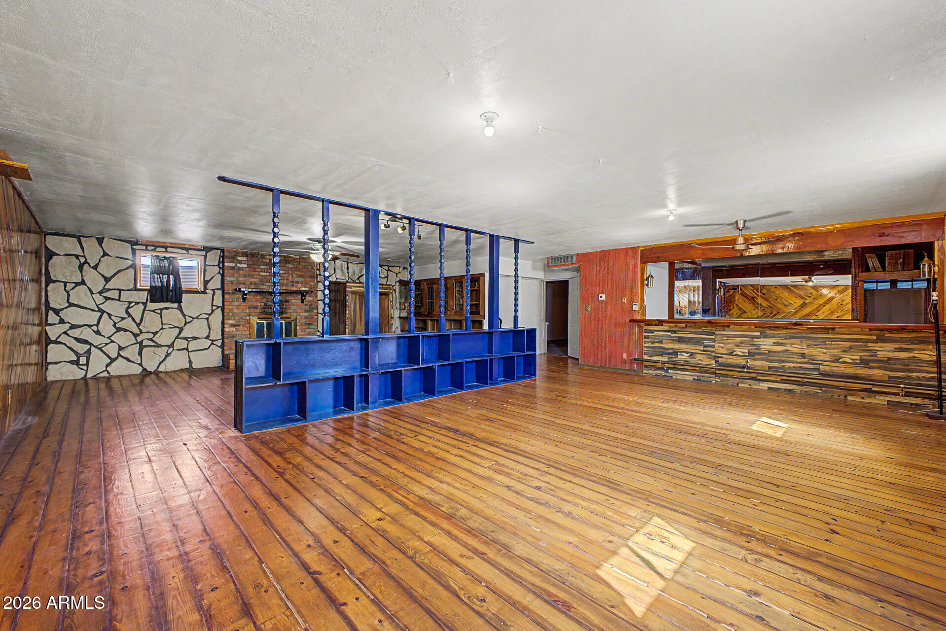 2200 E MELROSE Street