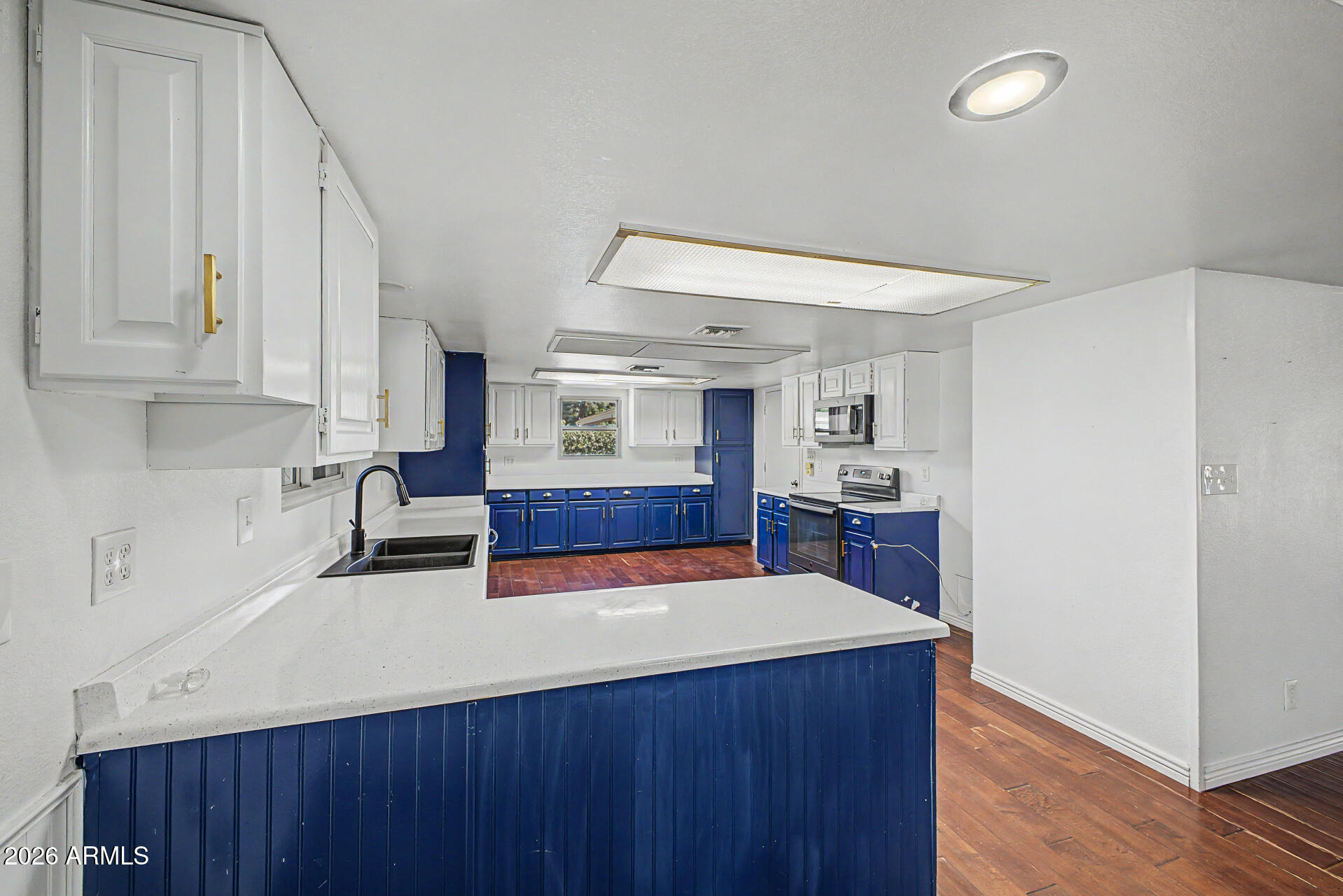 2200 E MELROSE Street