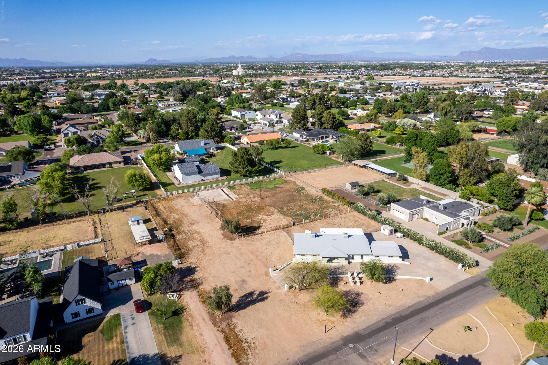 2200 E MELROSE Street