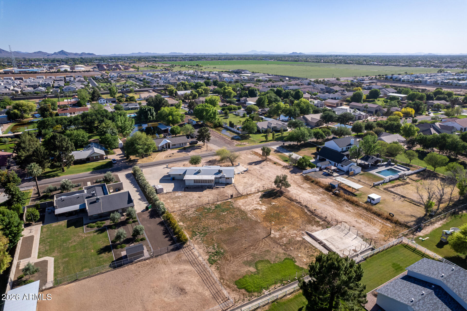 2200 E MELROSE Street