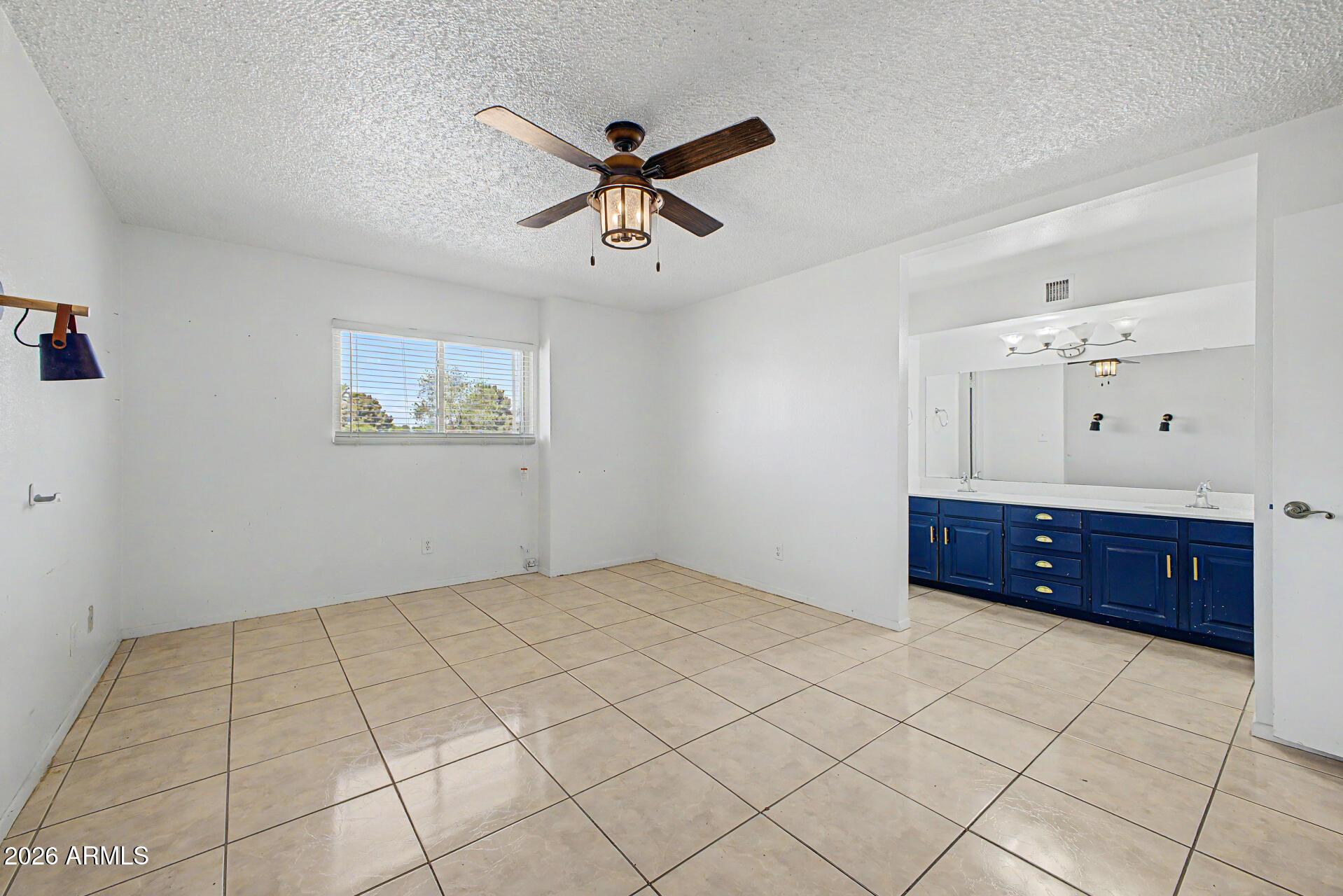 2200 E MELROSE Street