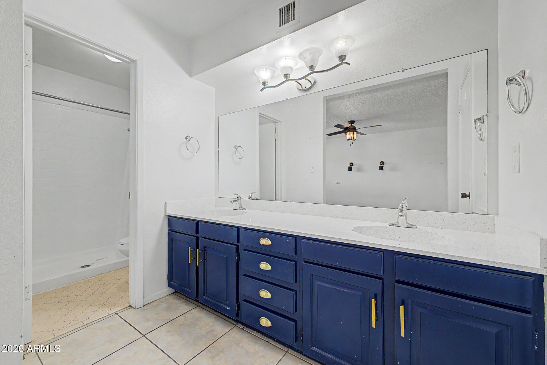 2200 E MELROSE Street