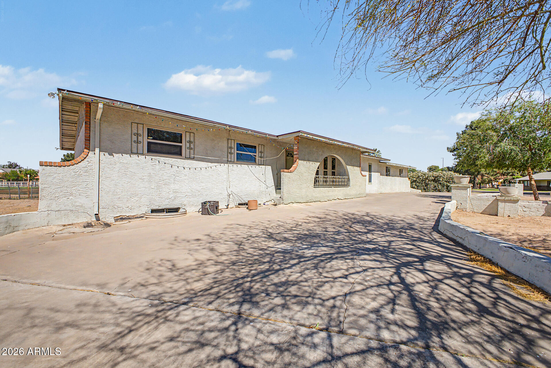 2200 E MELROSE Street