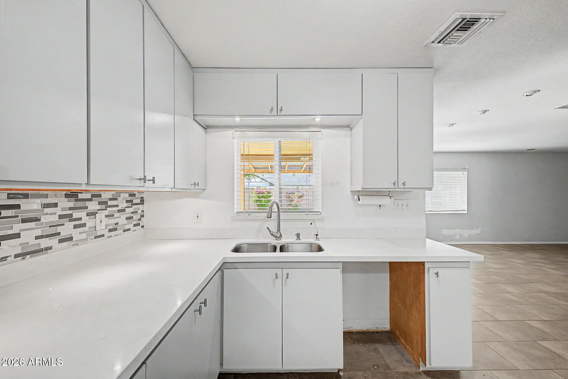 3907 E MULBERRY Drive